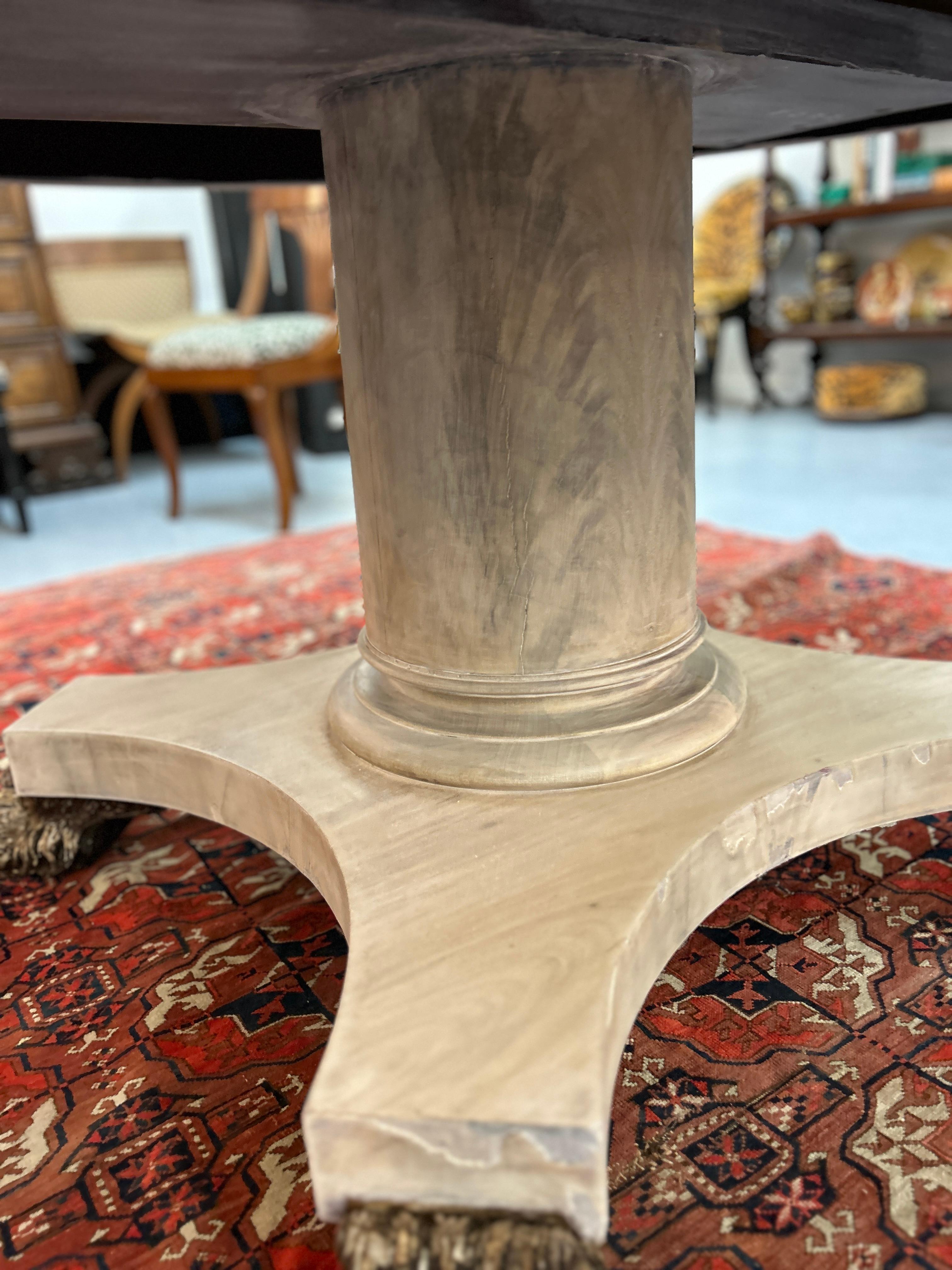Early 20th Century Classical American Center table  For Sale 6