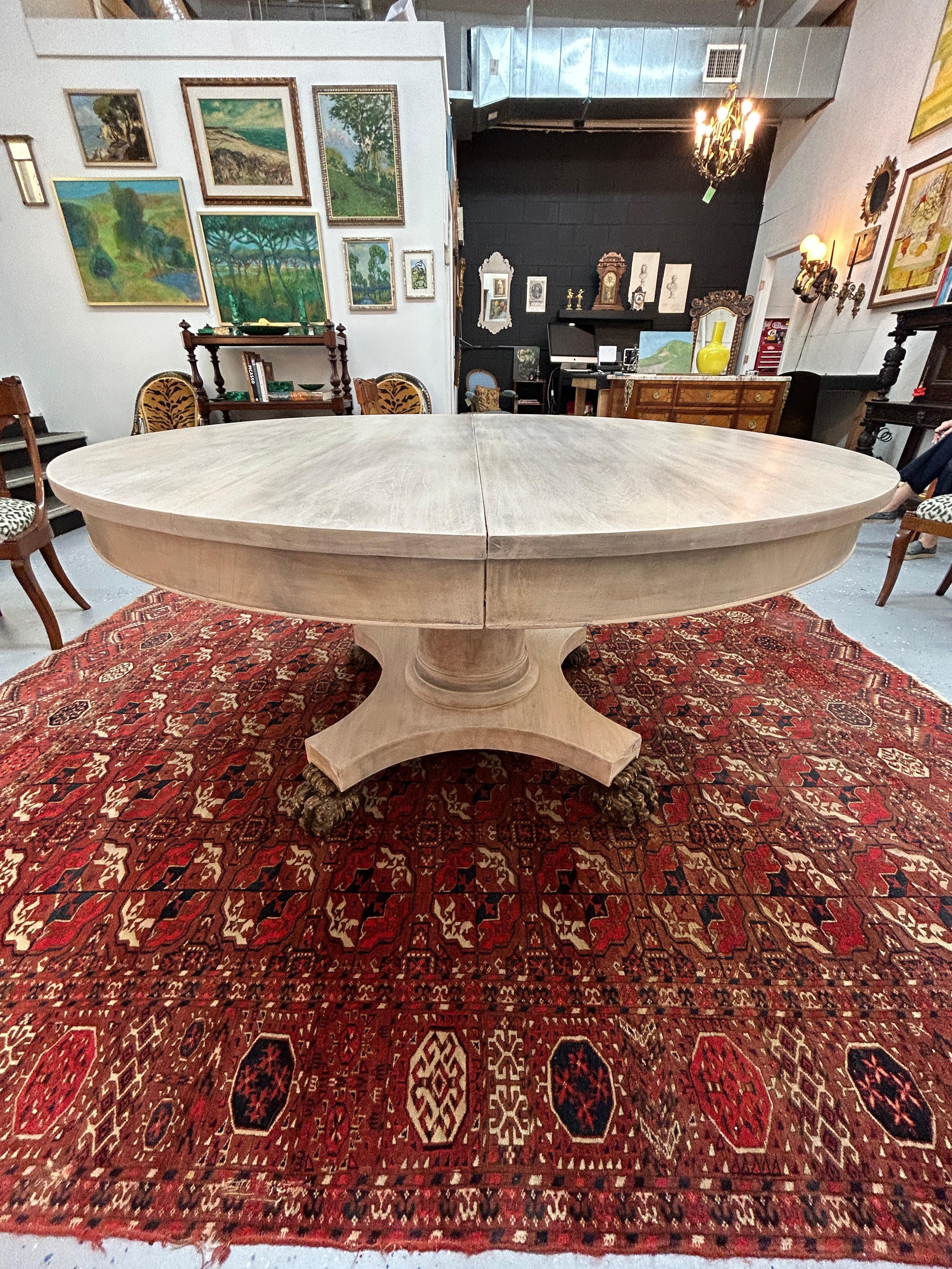 American Classical Early 20th Century Classical American Center table  For Sale