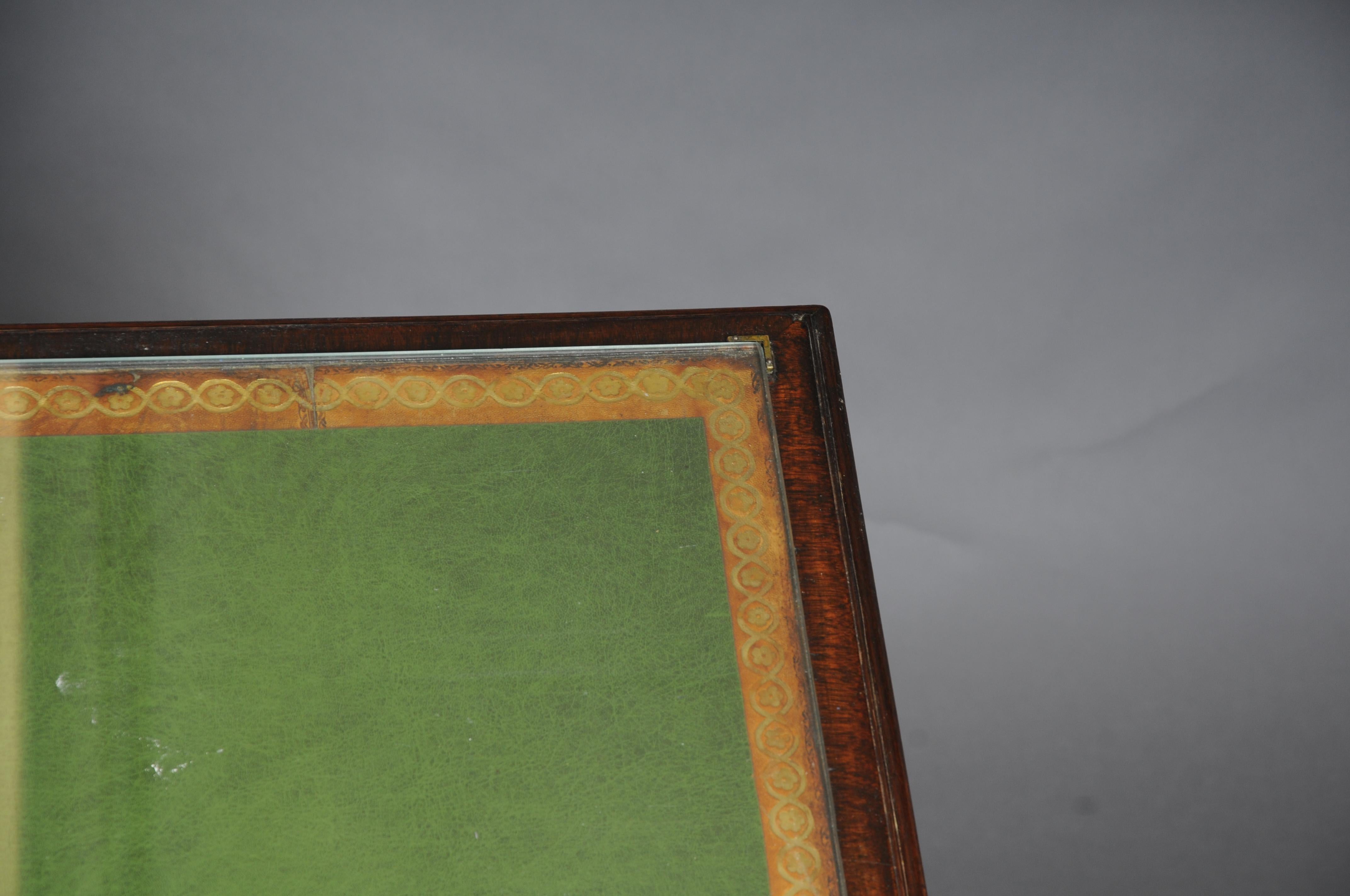 Début du 20e siècle Table basse anglaise classique avec plateau en cuir en vente 9