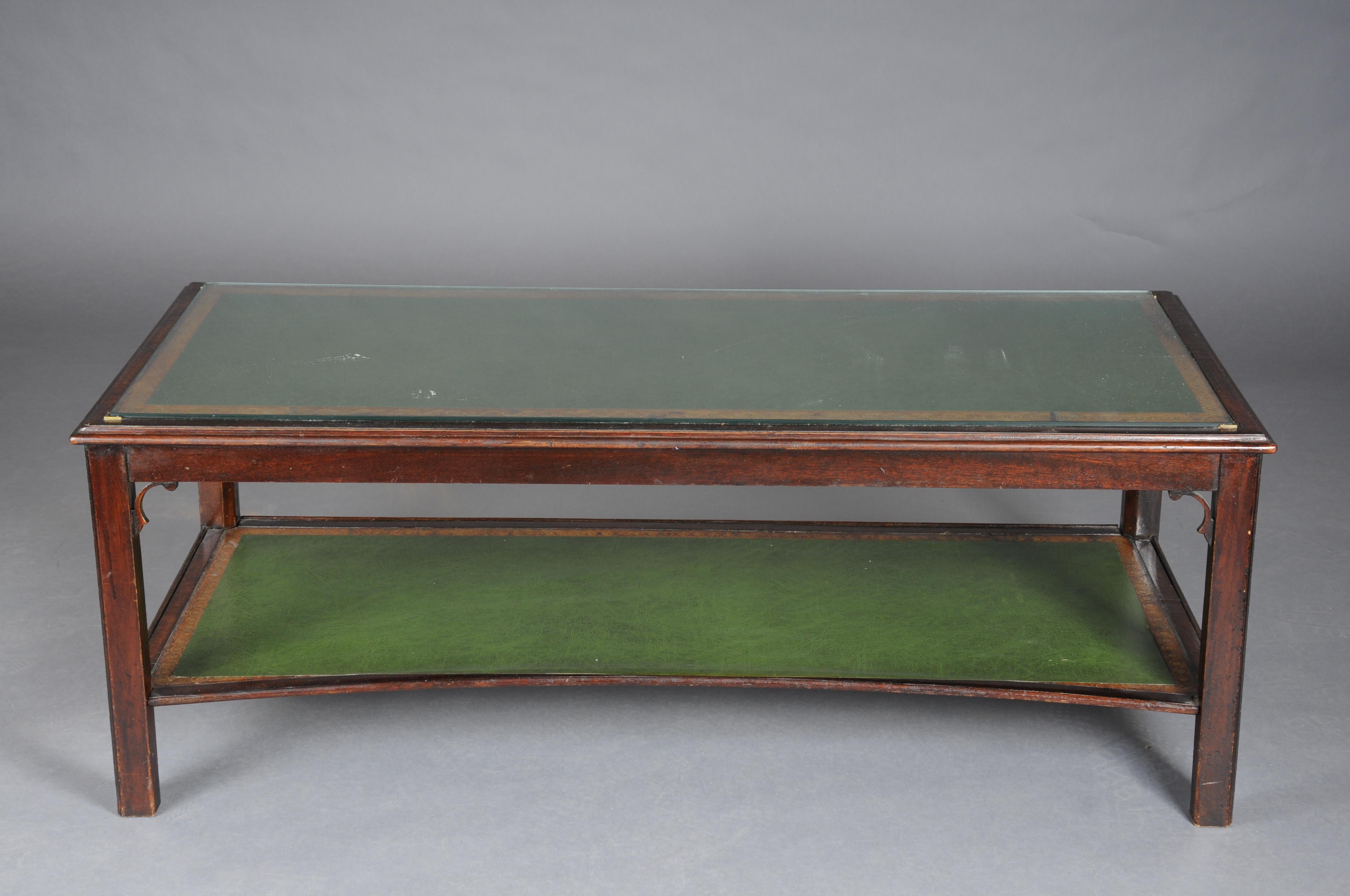 early 20th Century Classicist English Coffee Table Leather Top

Body made of movable wood. Partly furnished in mahogany on two levels. Cover plate with a glass plate.
Covered in green leather.

