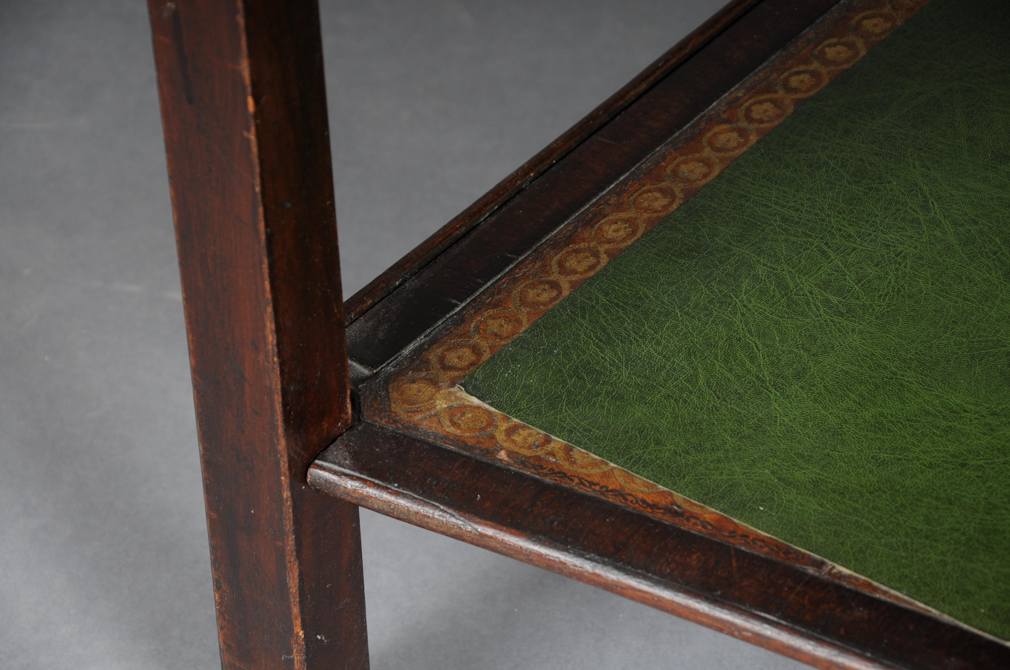 Début du 20e siècle Table basse anglaise classique avec plateau en cuir en vente 1