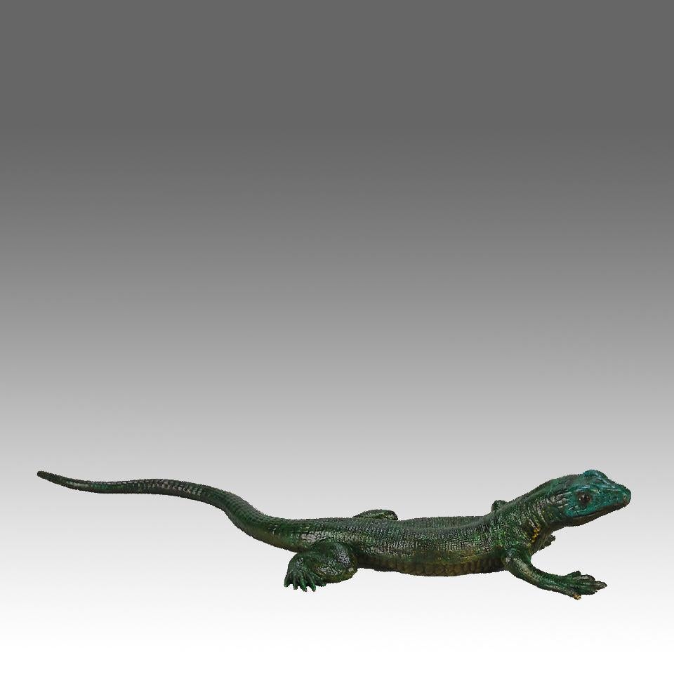 A  accattivante studio in bronzo austriaco dipinto a freddo dei primi del Novecento di una lucertola che cammina, con eccellenti colori dipinti a freddo e dettagli di superficie rifiniti a mano, firmato con la 