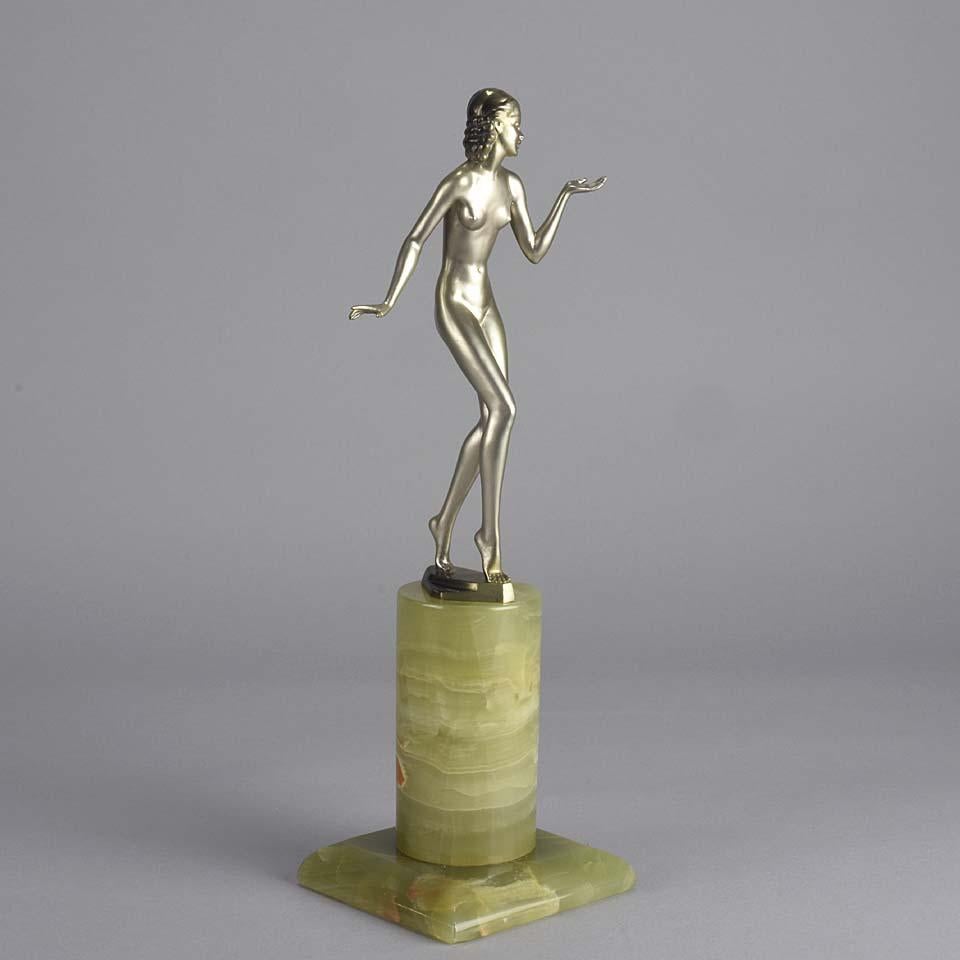Cold-bemalte Bronze des frühen 20. Jahrhunderts mit dem Titel „Art déco-Dame“ von Josef Adolf (Österreichisch) im Angebot