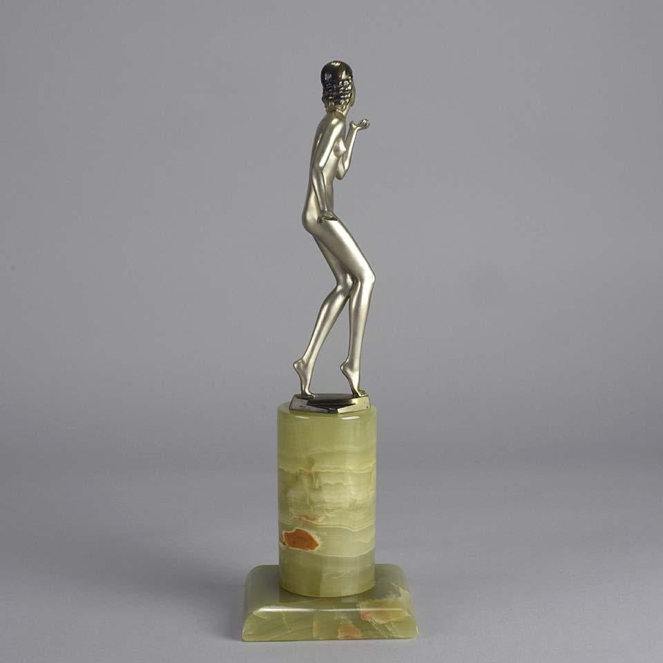 Cold-bemalte Bronze des frühen 20. Jahrhunderts mit dem Titel „Art déco-Dame“ von Josef Adolf (Geschnitzt) im Angebot