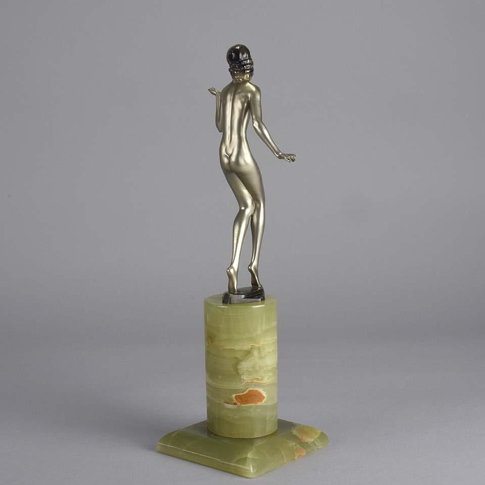 Cold-bemalte Bronze des frühen 20. Jahrhunderts mit dem Titel „Art déco-Dame“ von Josef Adolf im Zustand „Hervorragend“ im Angebot in London, GB