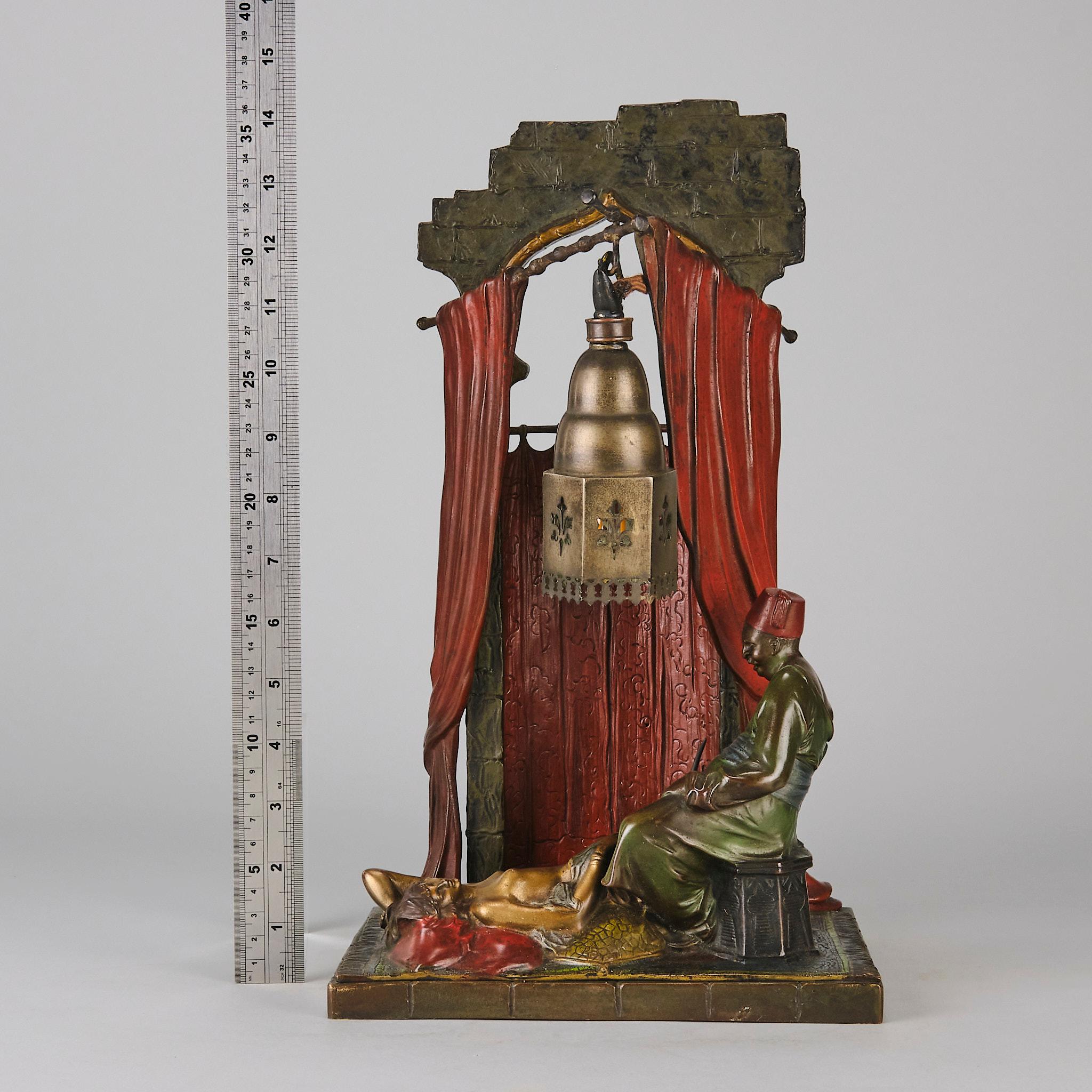  Lampe en bronze peinte à froid intitulée « Harem Lamp » par Bruno Zach, début du XXe siècle en vente 2