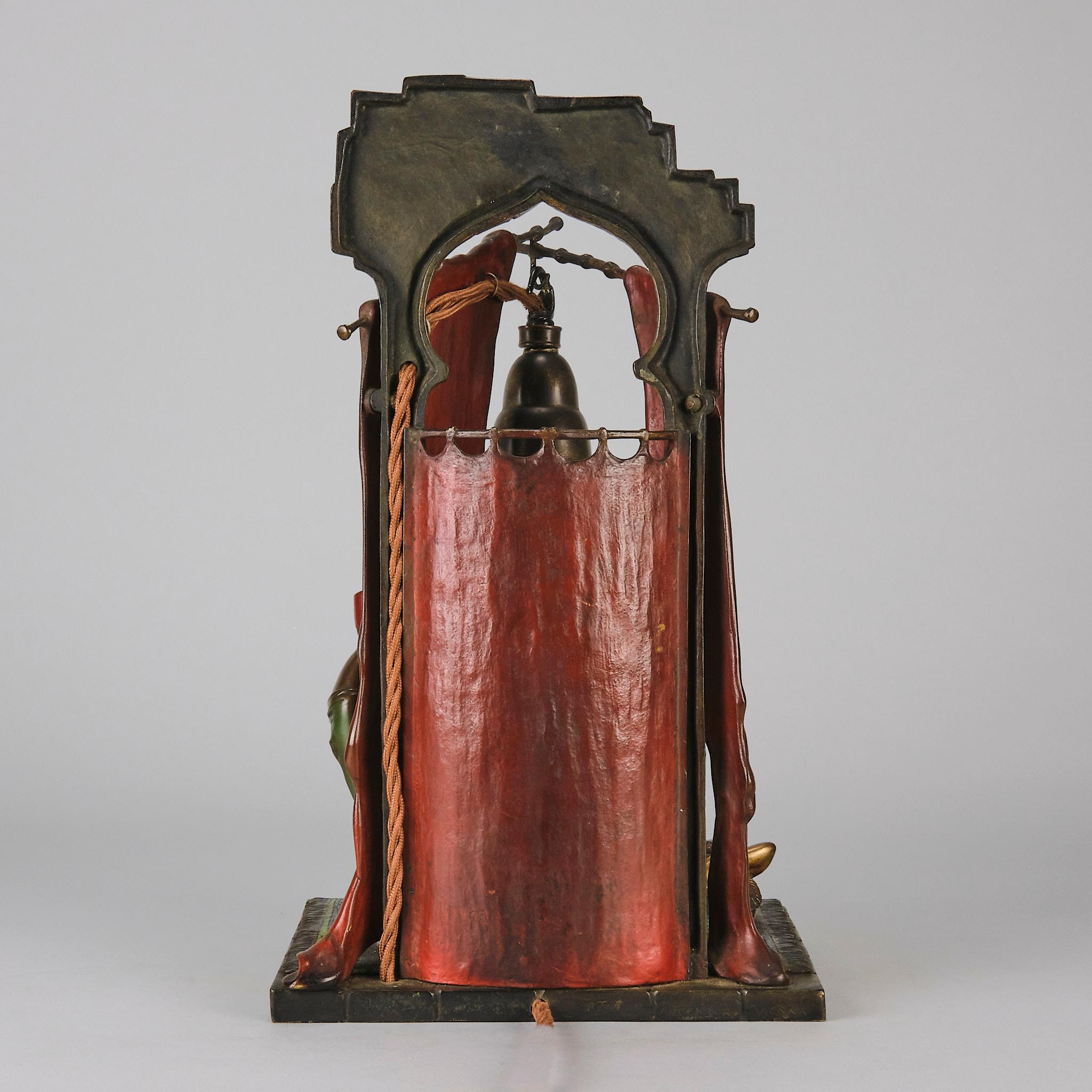  Lampe en bronze peinte à froid intitulée « Harem Lamp » par Bruno Zach, début du XXe siècle Excellent état - En vente à London, GB