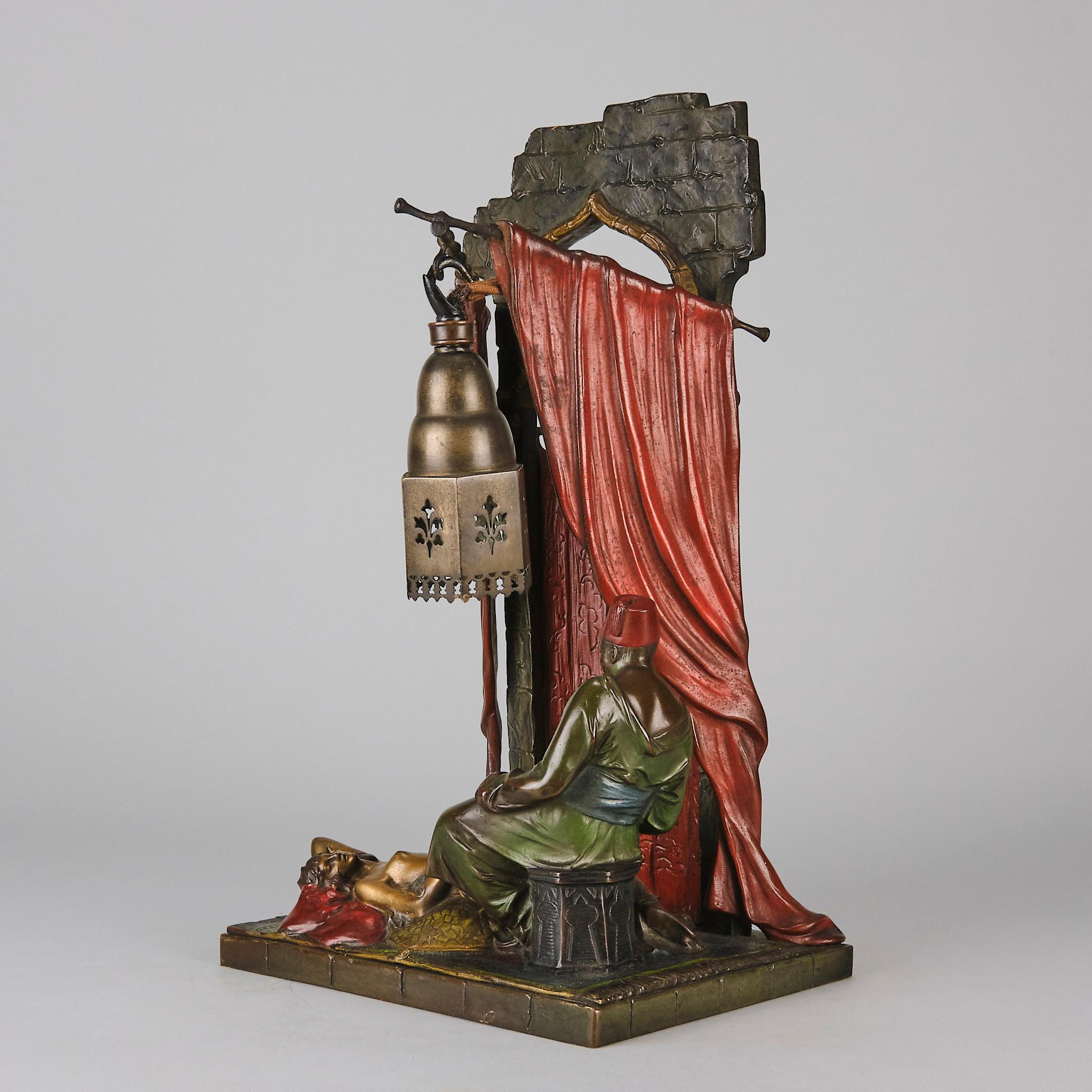  Lampe en bronze peinte à froid intitulée « Harem Lamp » par Bruno Zach, début du XXe siècle en vente 1
