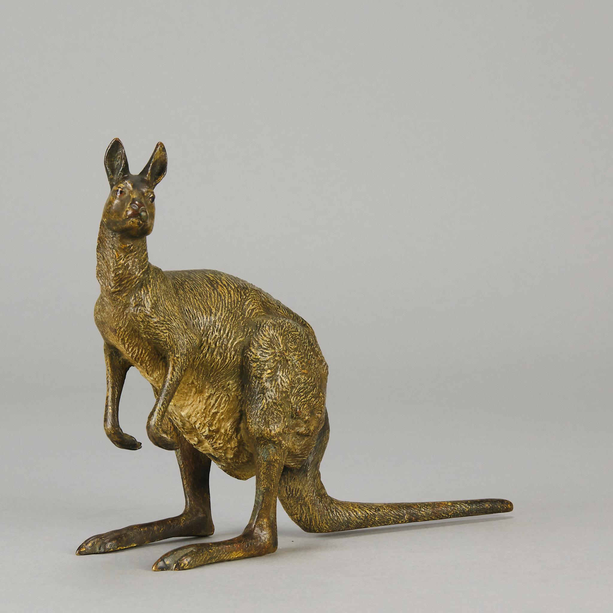 Cold-bemalte Bronze des frühen 20. Jahrhunderts mit dem Titel „Kangaroo“ von Franz Bergman (Österreichisch) im Angebot