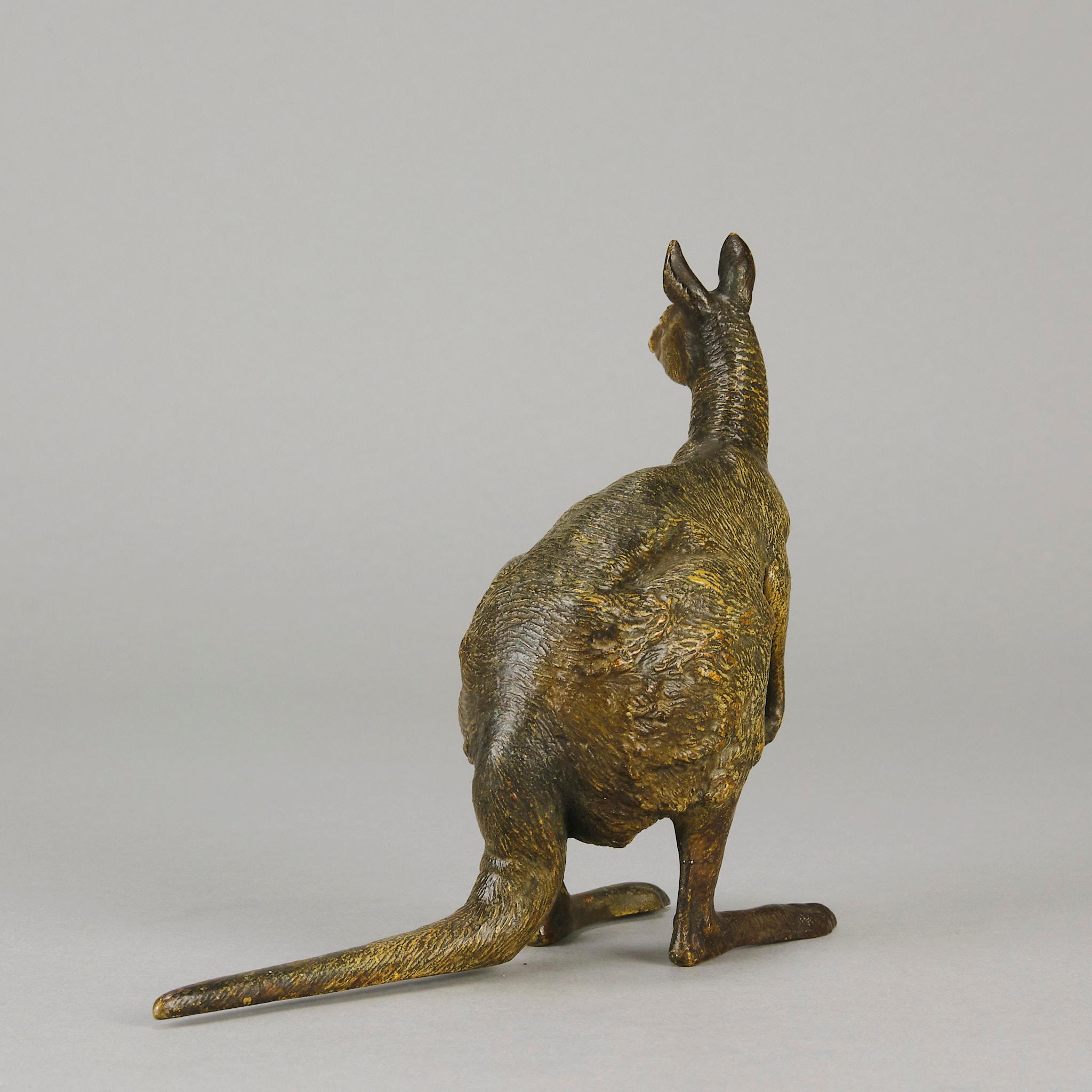 Cold-bemalte Bronze des frühen 20. Jahrhunderts mit dem Titel „Kangaroo“ von Franz Bergman im Angebot 2
