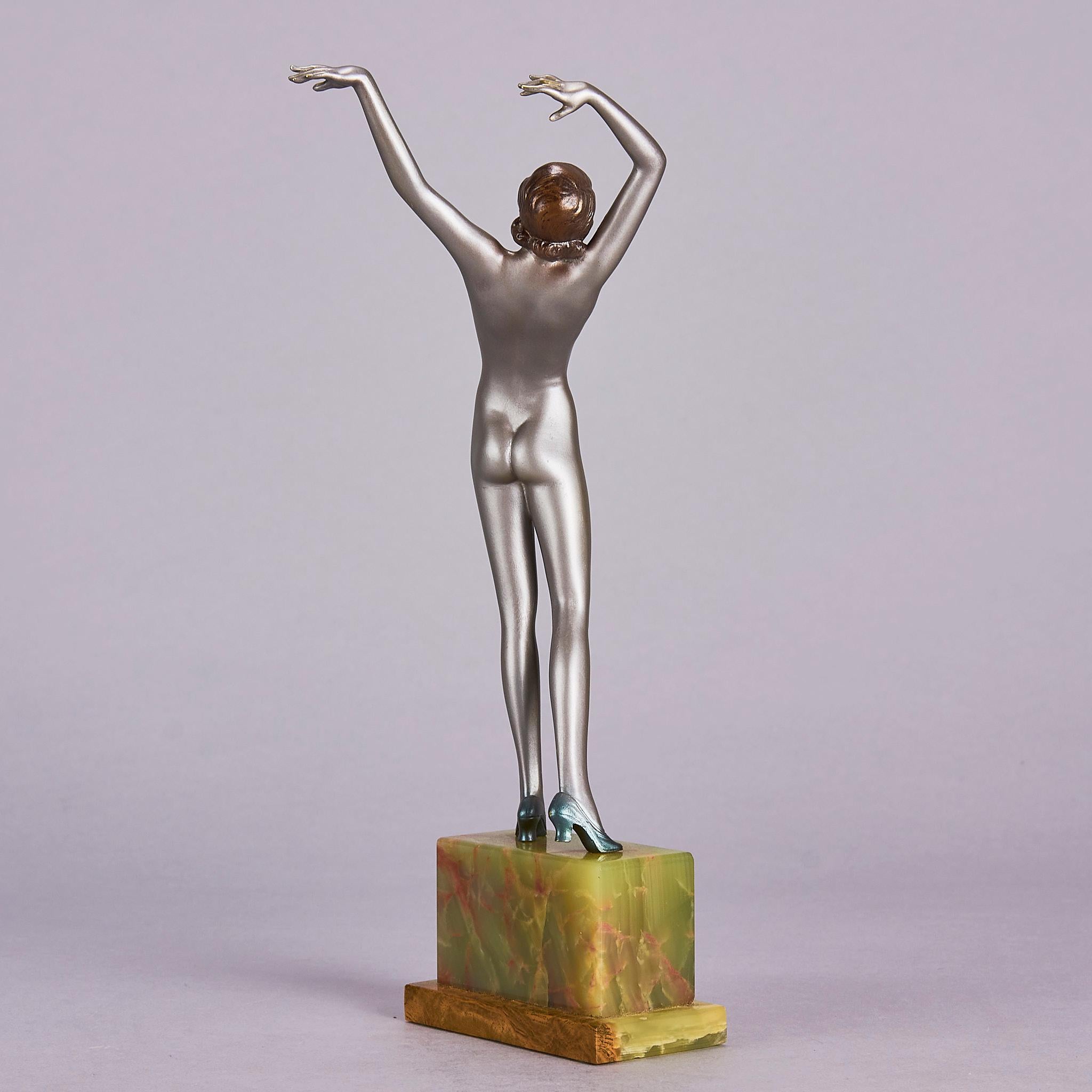 Bronze peint à froid du début du 20e siècle intitulé « Outstretched Dancer » (danseuse tendue) par Lorenzl Excellent état - En vente à London, GB