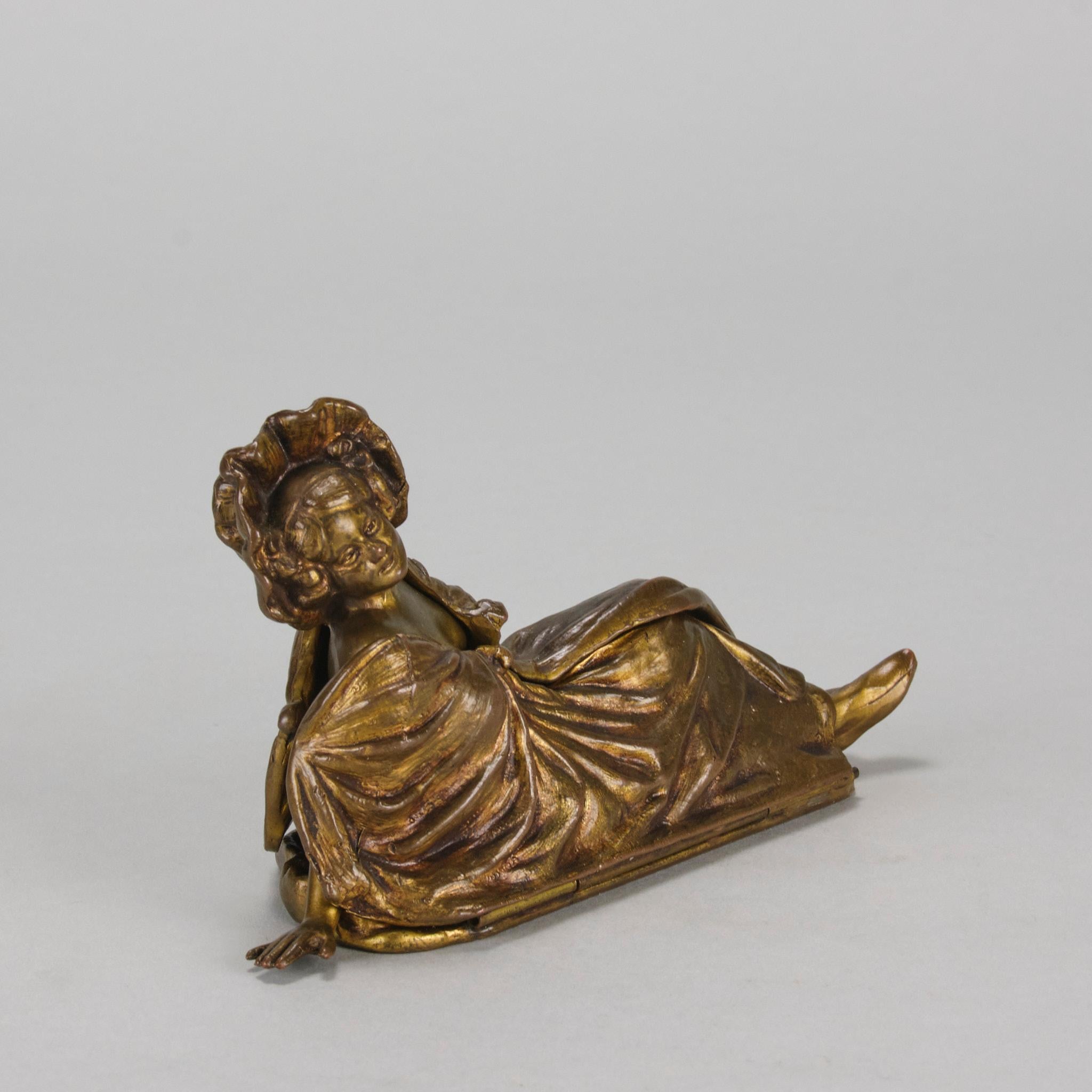 Bronze Dame couchée