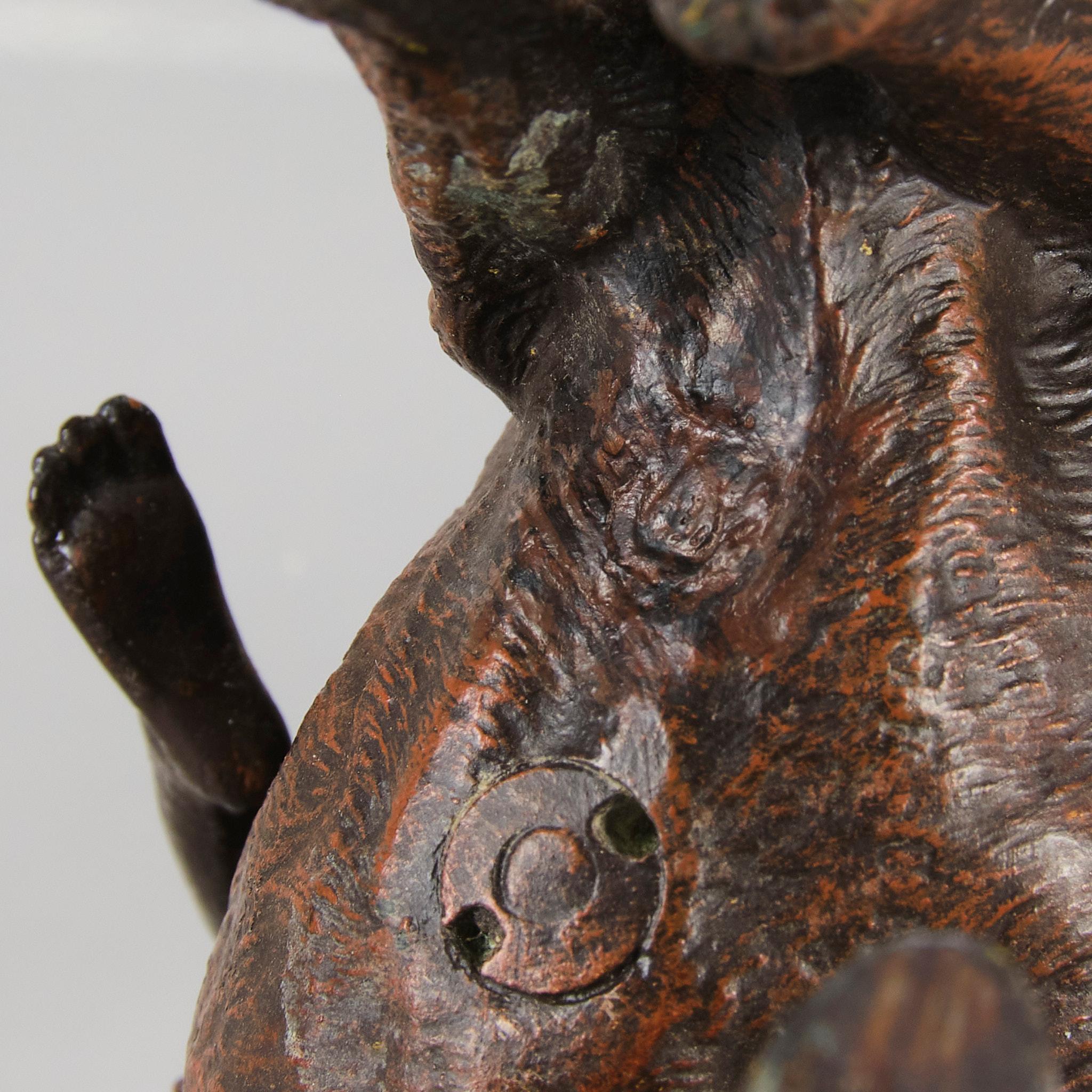 Cold-bemalte Bronzeskulptur „Boy on Ox“ aus dem frühen 20. Jahrhundert von Franz Bergman im Angebot 6