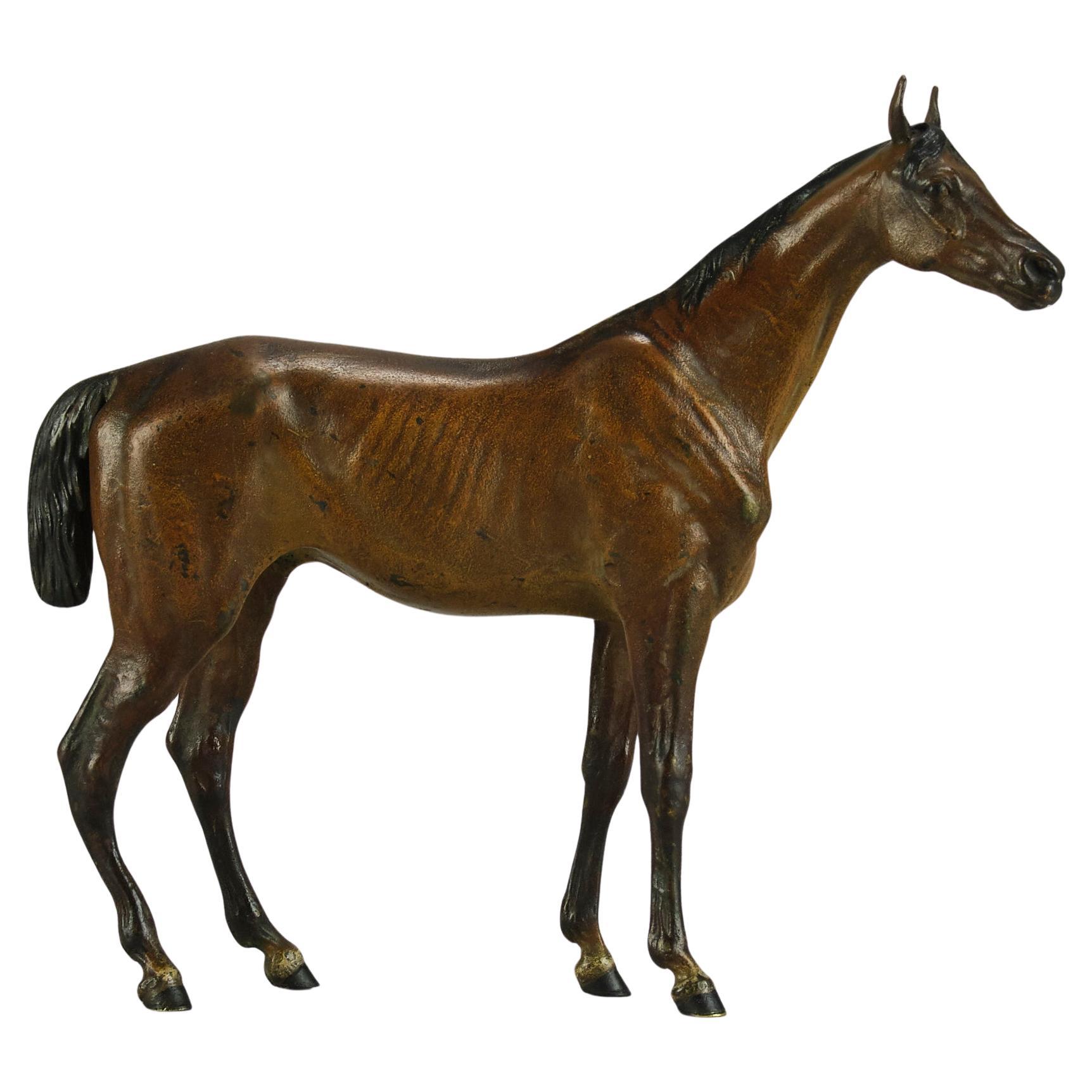 Bronce pintado en frío de principios del siglo XX "Caballo de pie" de Franz Bergman