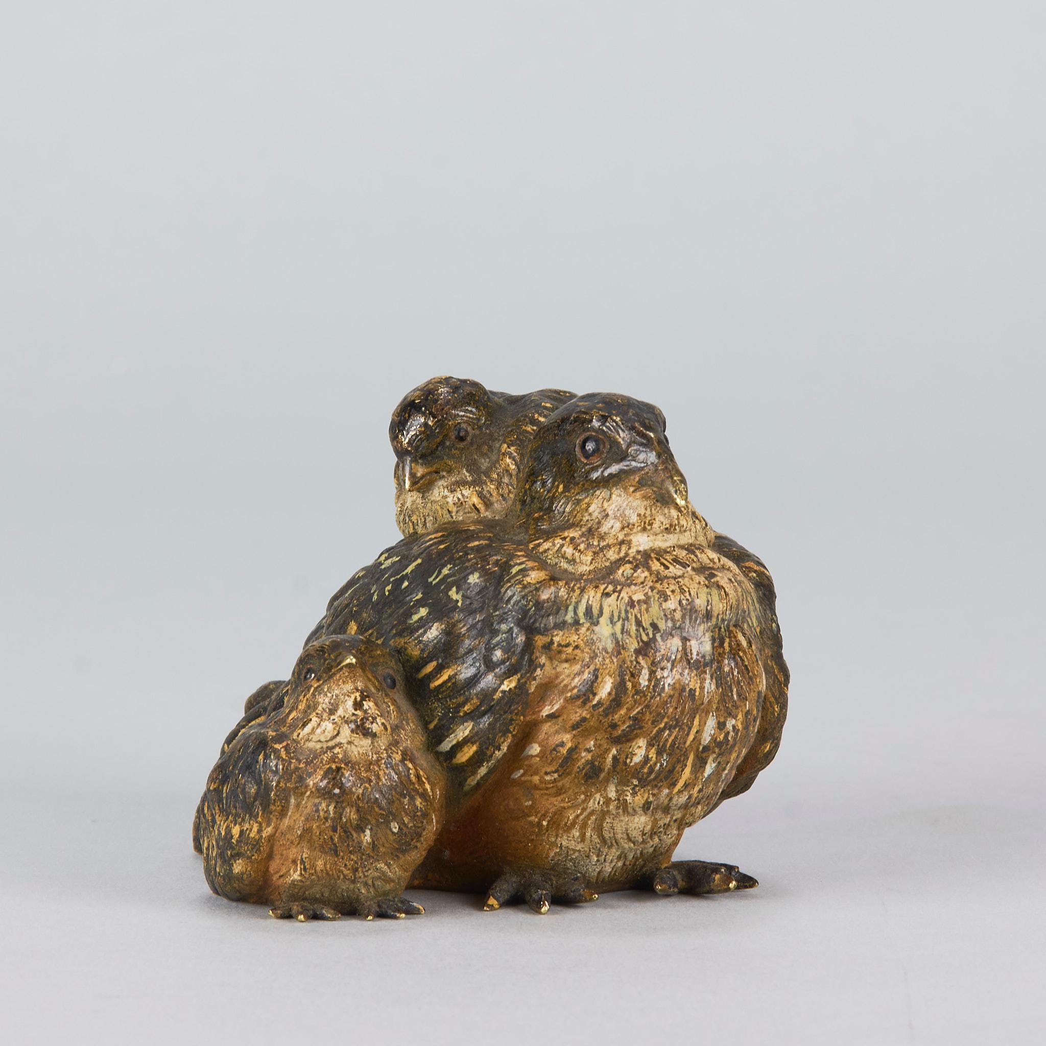 Coldl-bemalte Bronze des frühen 20. Jahrhunderts mit dem Titel „ Vogelfamilie“ von Franz Bergman (Österreichisch) im Angebot