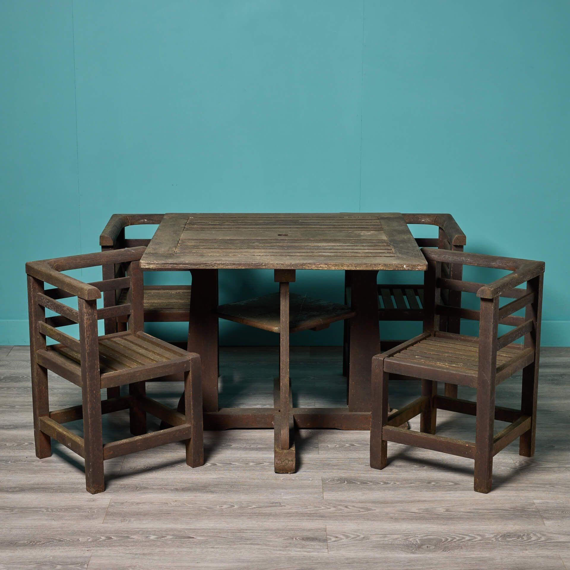 English Early 20th Century Compact Garden Table and Chairs For Sale