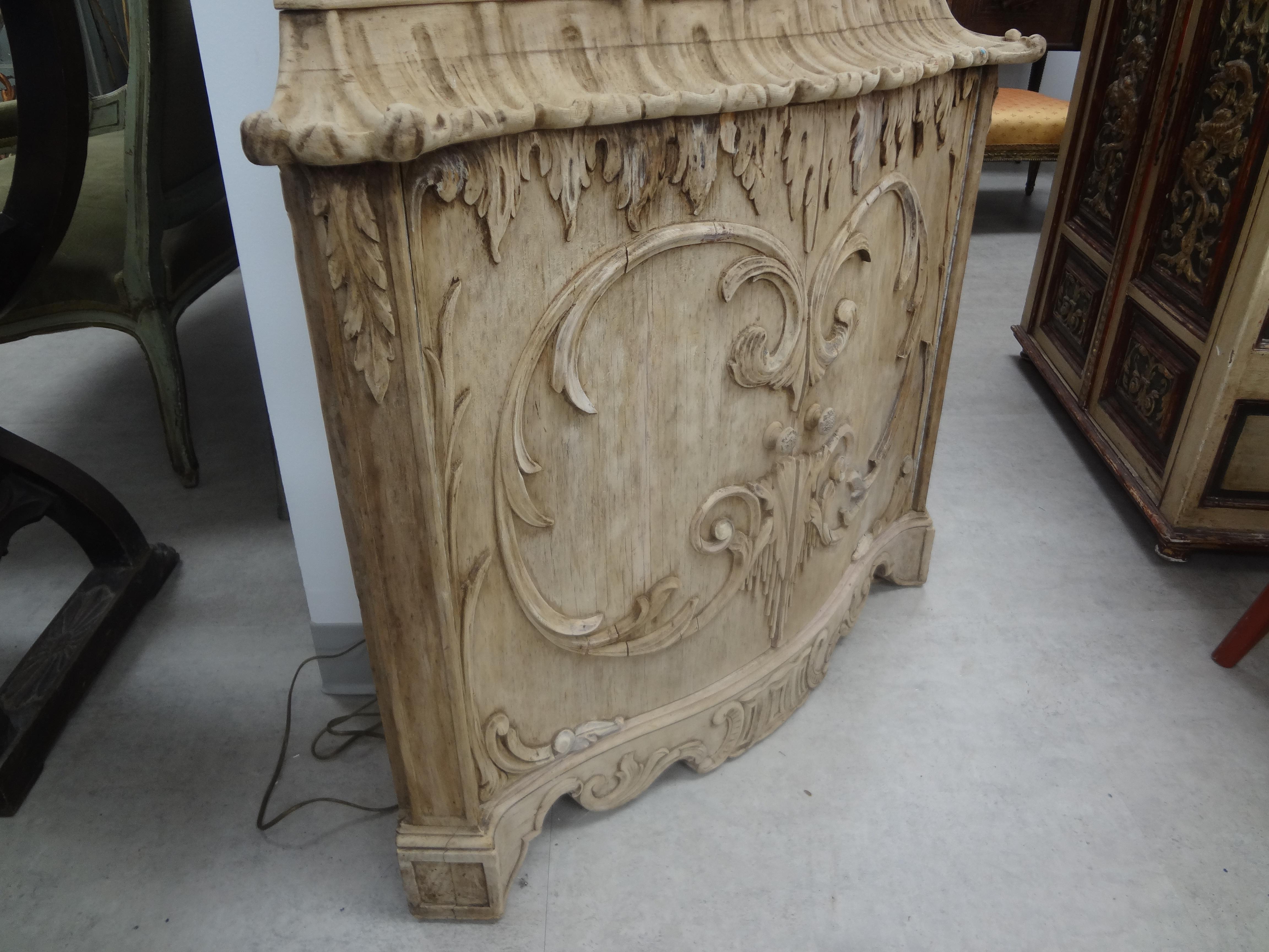 Chinese Chippendale Pagoda Corner Cabinet For Sale 3