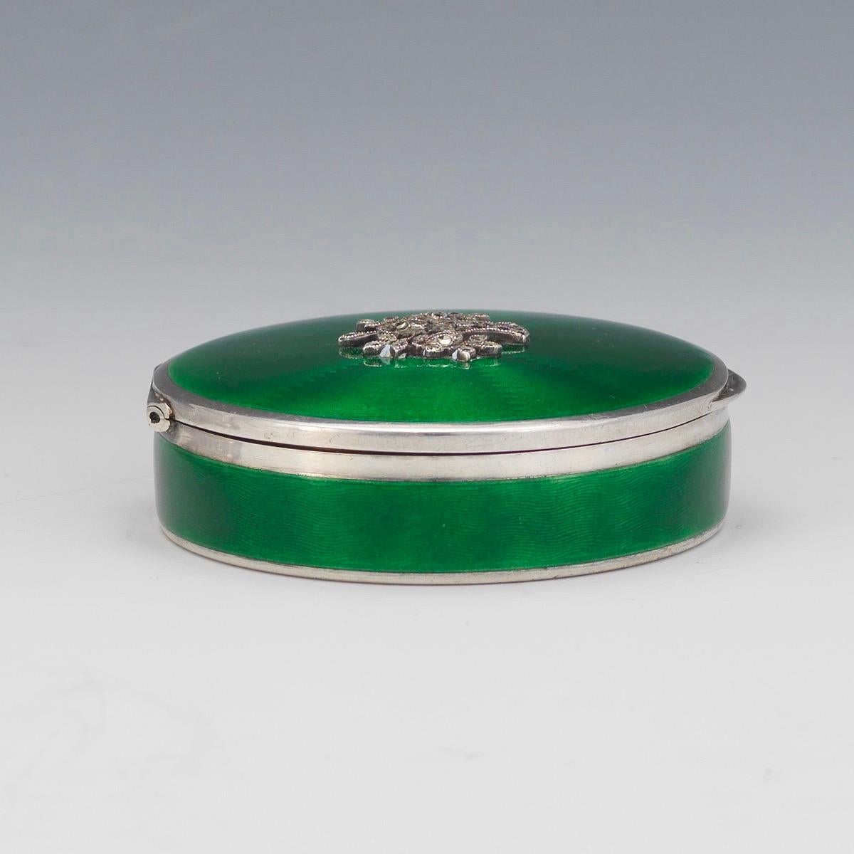 Early 20th Century Continental Silver Gilt and Green Guilloche Enamel Box In Good Condition In Los Angeles, CA