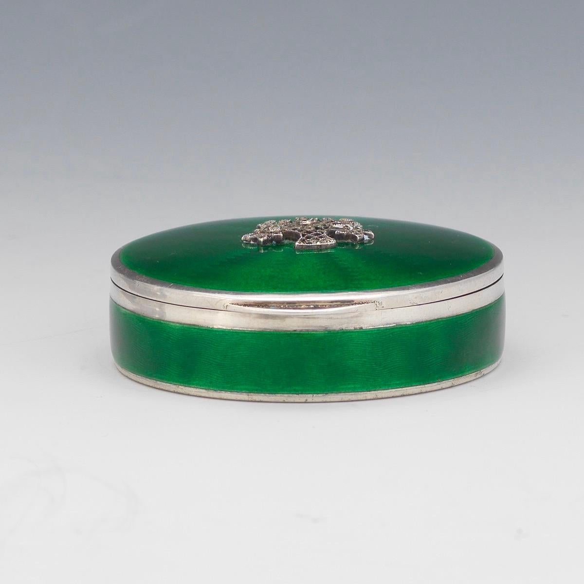 Early 20th Century Continental Silver Gilt and Green Guilloche Enamel Box 1