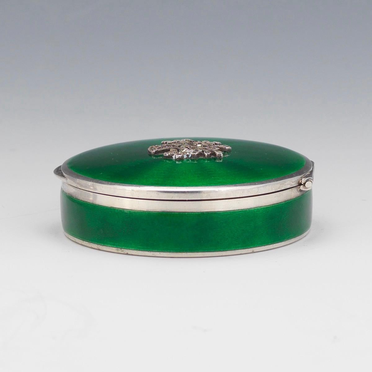 Early 20th Century Continental Silver Gilt and Green Guilloche Enamel Box 2