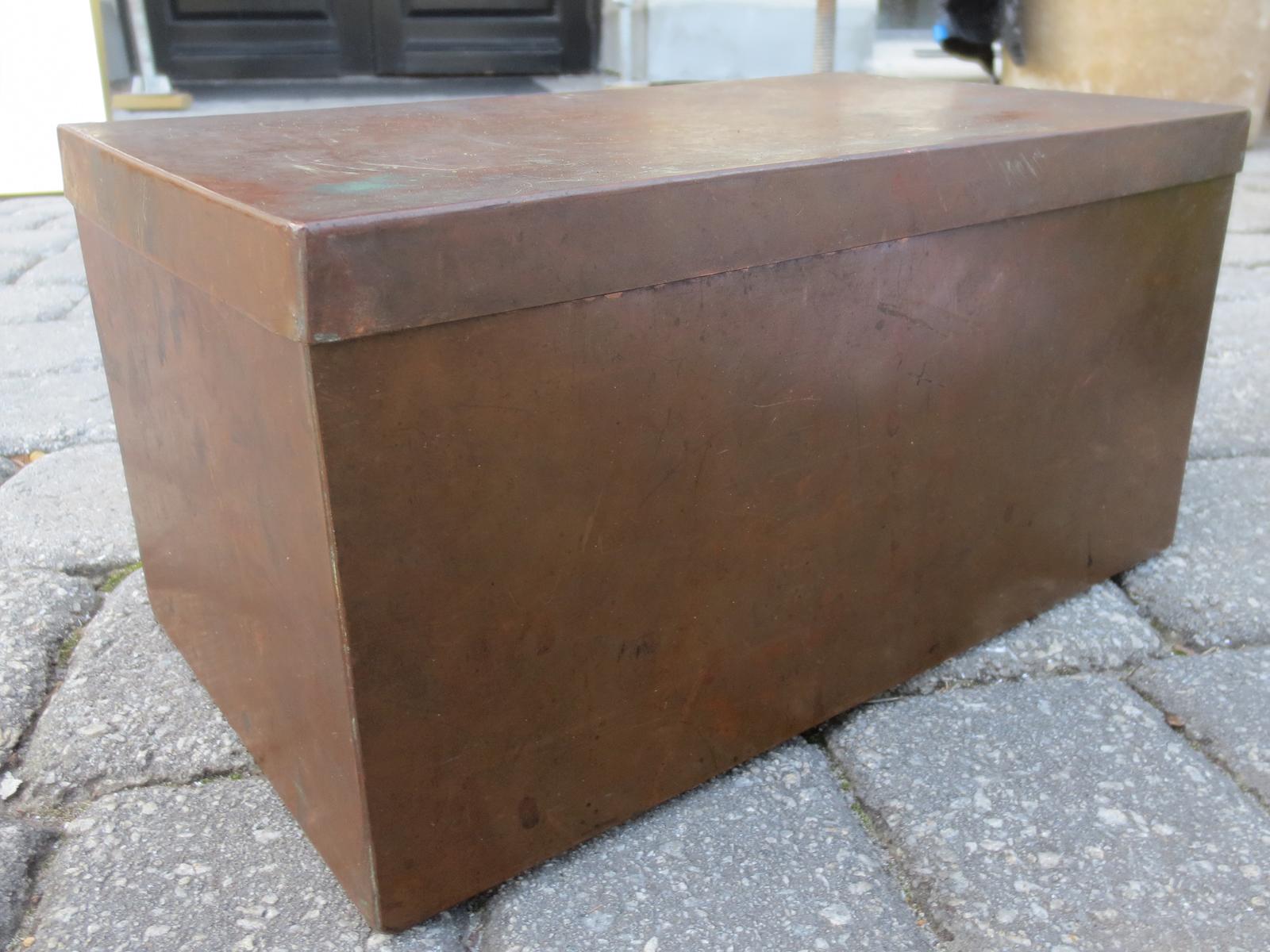 Early 20th Century Copper Box In Good Condition For Sale In Atlanta, GA