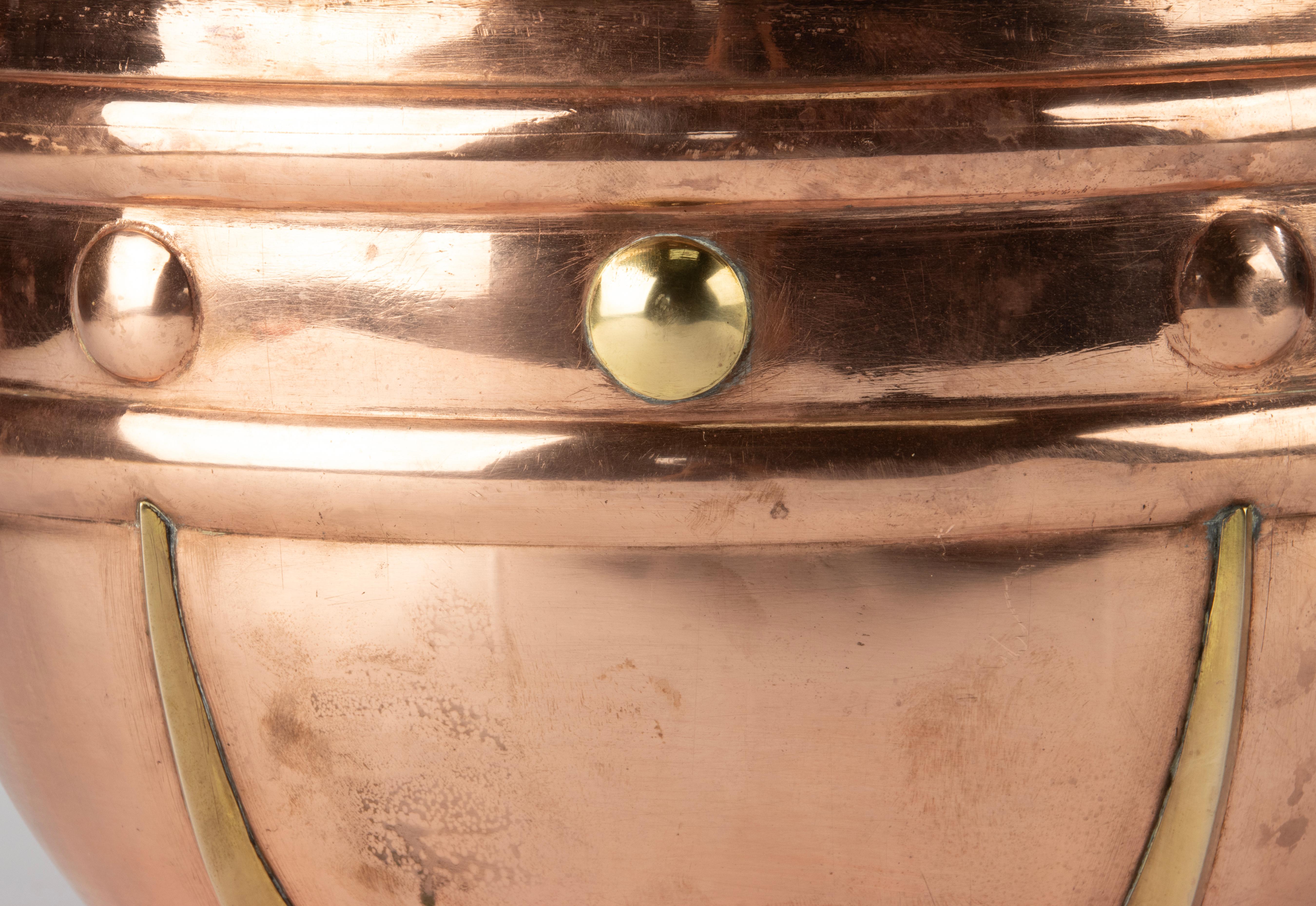 Arts and Crafts Early 20th Century Copper Planter in vendita