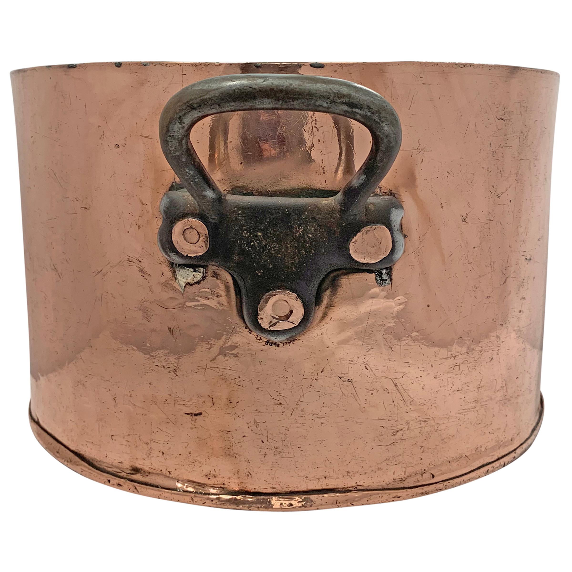 A grande early 20th century American 1.5 mm copper pot from the Hotel Taft, opened in 1926 at 152 West 51st Street in New York City. The pot has two iron handles and is marked 