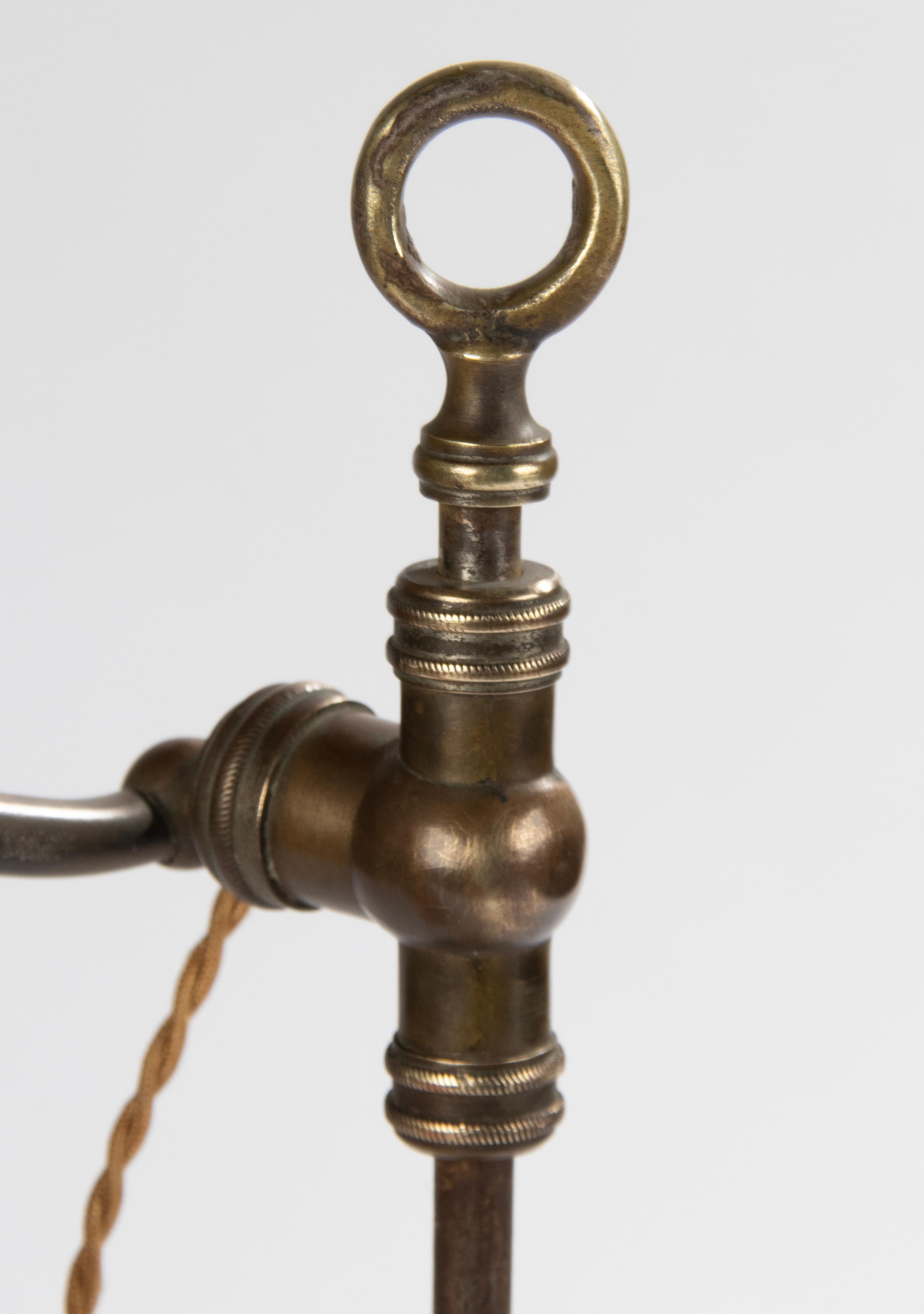 Lampe de table en cuivre du début du 20e siècle avec abat-jour en pâte de verre Muller Frères en vente 3