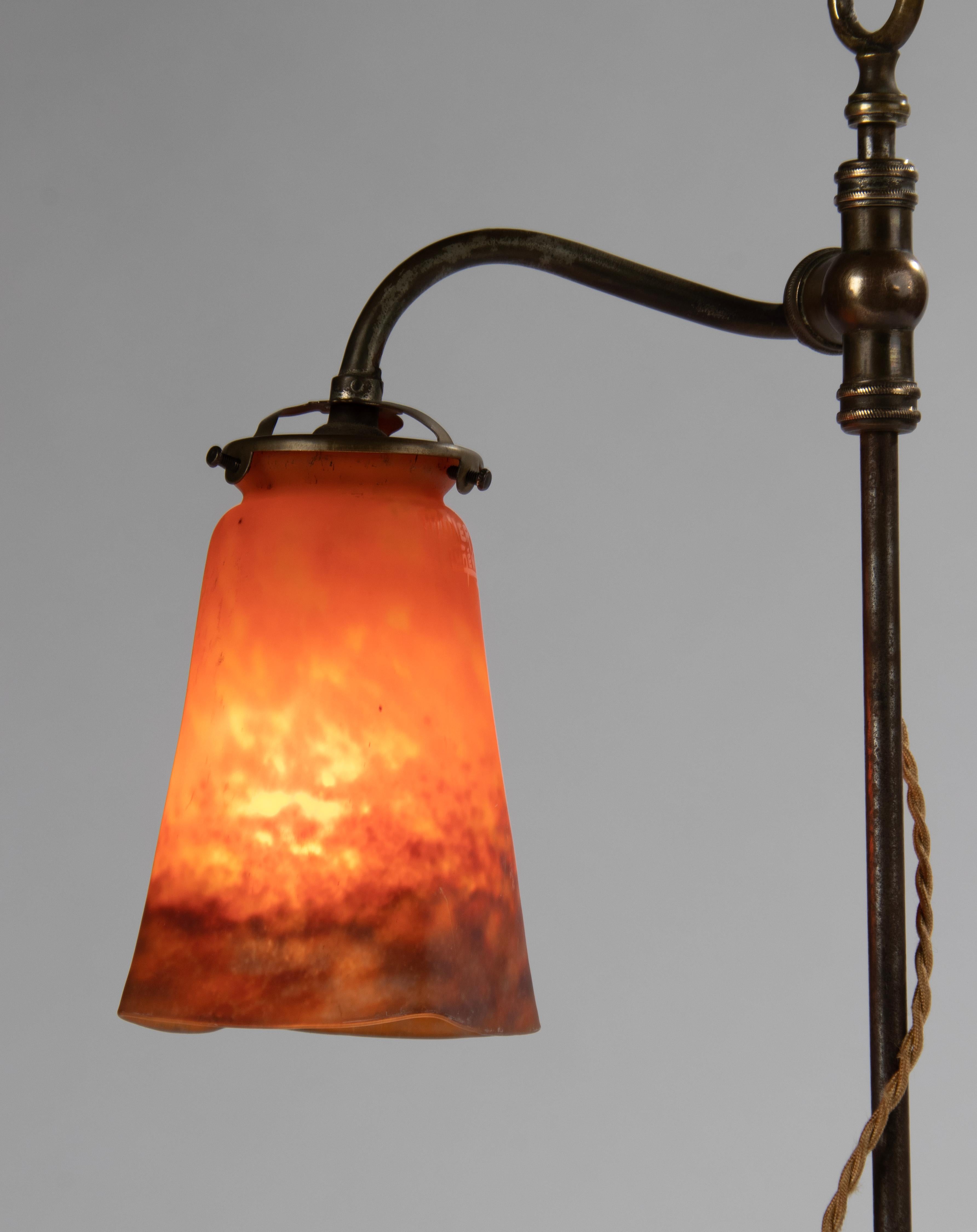 Early 20th Century Copper Table lamp with Paste Glass Muller Frères Shade In Good Condition For Sale In Casteren, Noord-Brabant