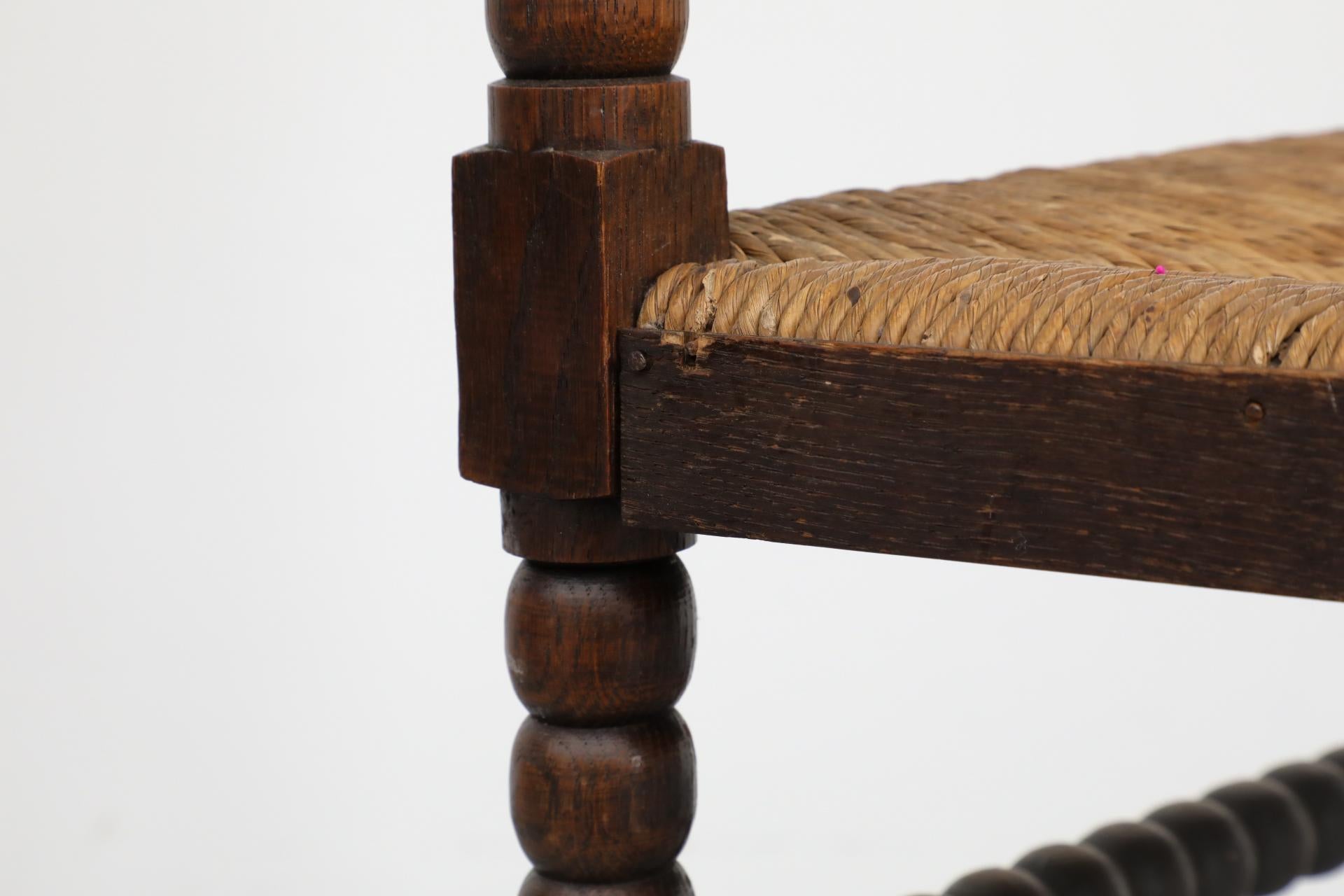 Fauteuil en fuseau de style cottage du début du 20e siècle avec assise en rotin 6