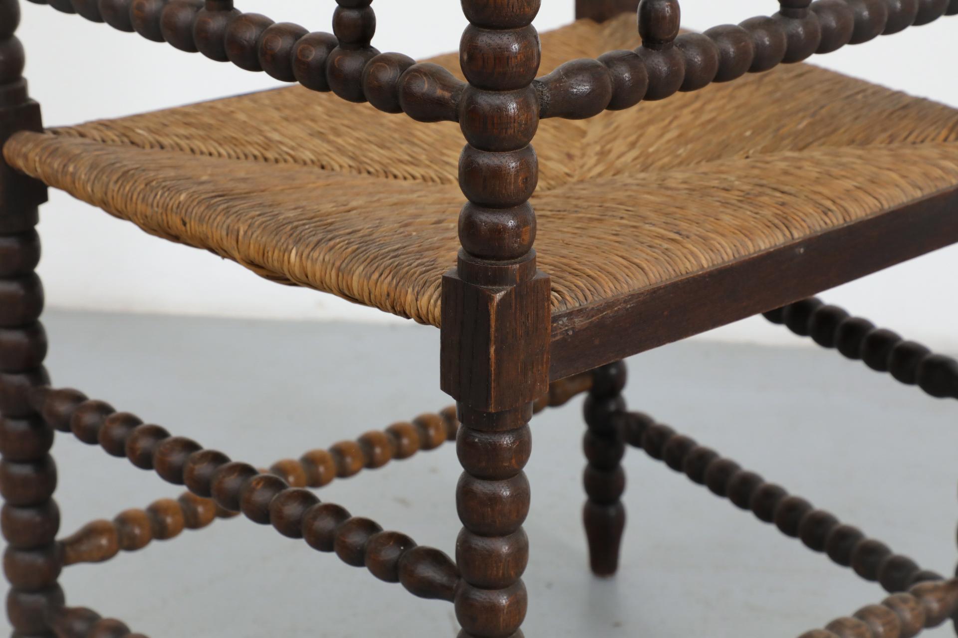 Fauteuil en fuseau de style cottage du début du 20e siècle avec assise en rotin 8