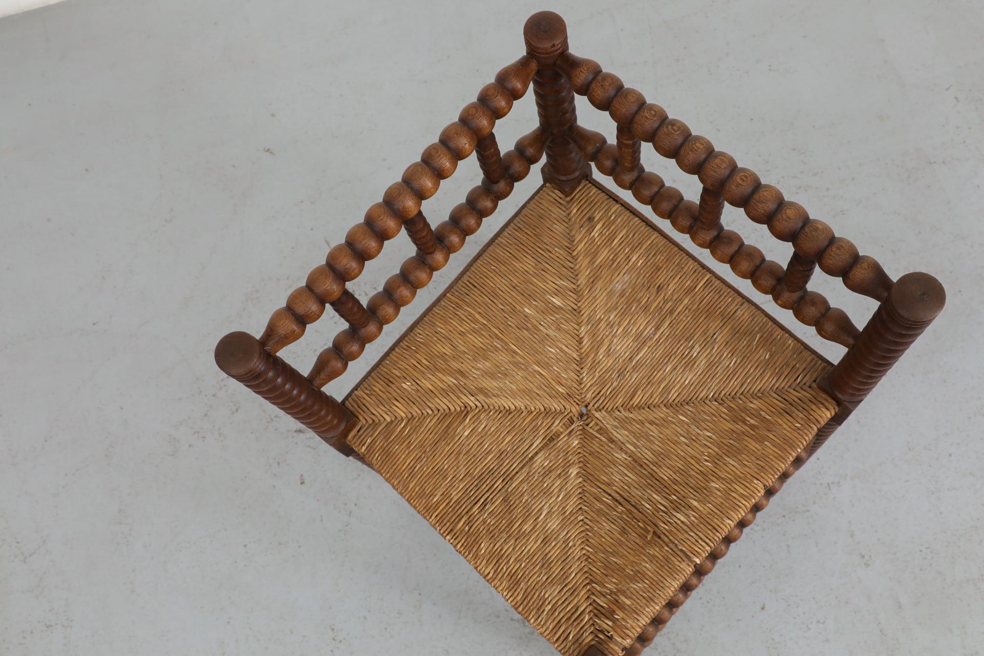 Bobbin-Ecksessel im Cottage-Stil des frühen 20. Jahrhunderts mit Binsensitz (Niederländisch) im Angebot