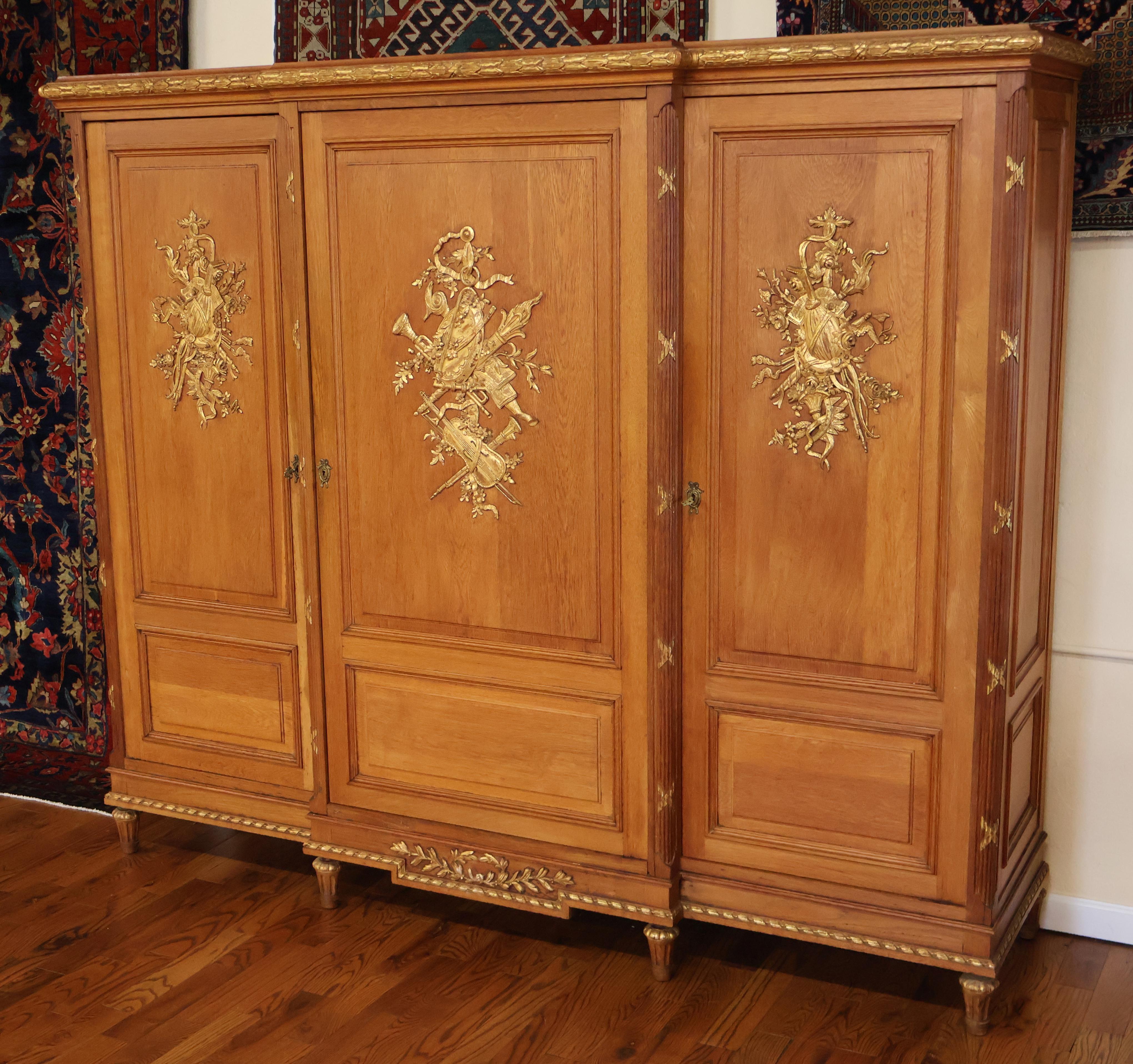 Early 20th Century Country French Louis XVI Style Oak Armoire In Good Condition For Sale In Long Branch, NJ