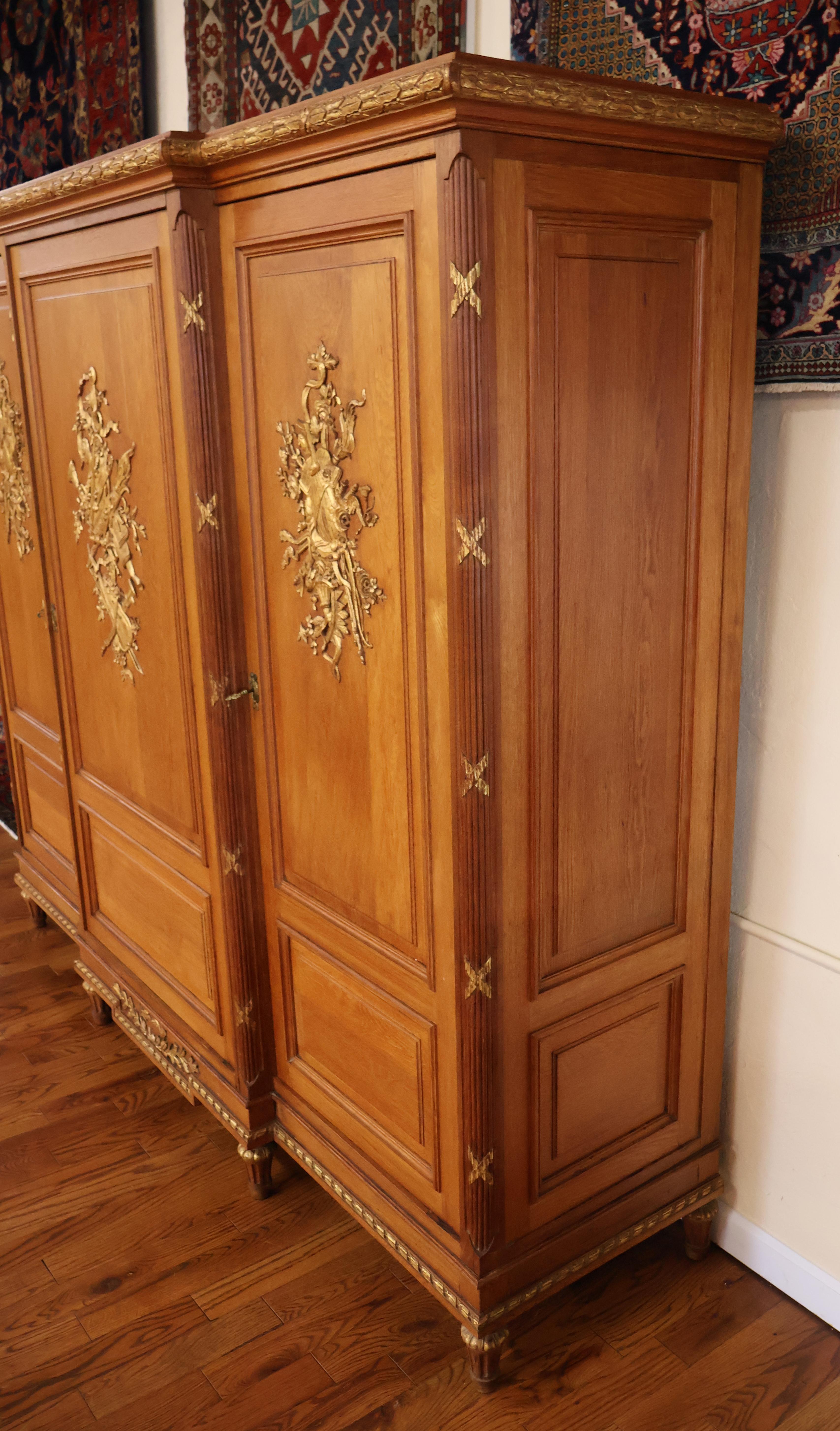 Early 20th Century Country French Louis XVI Style Oak Armoire For Sale 5