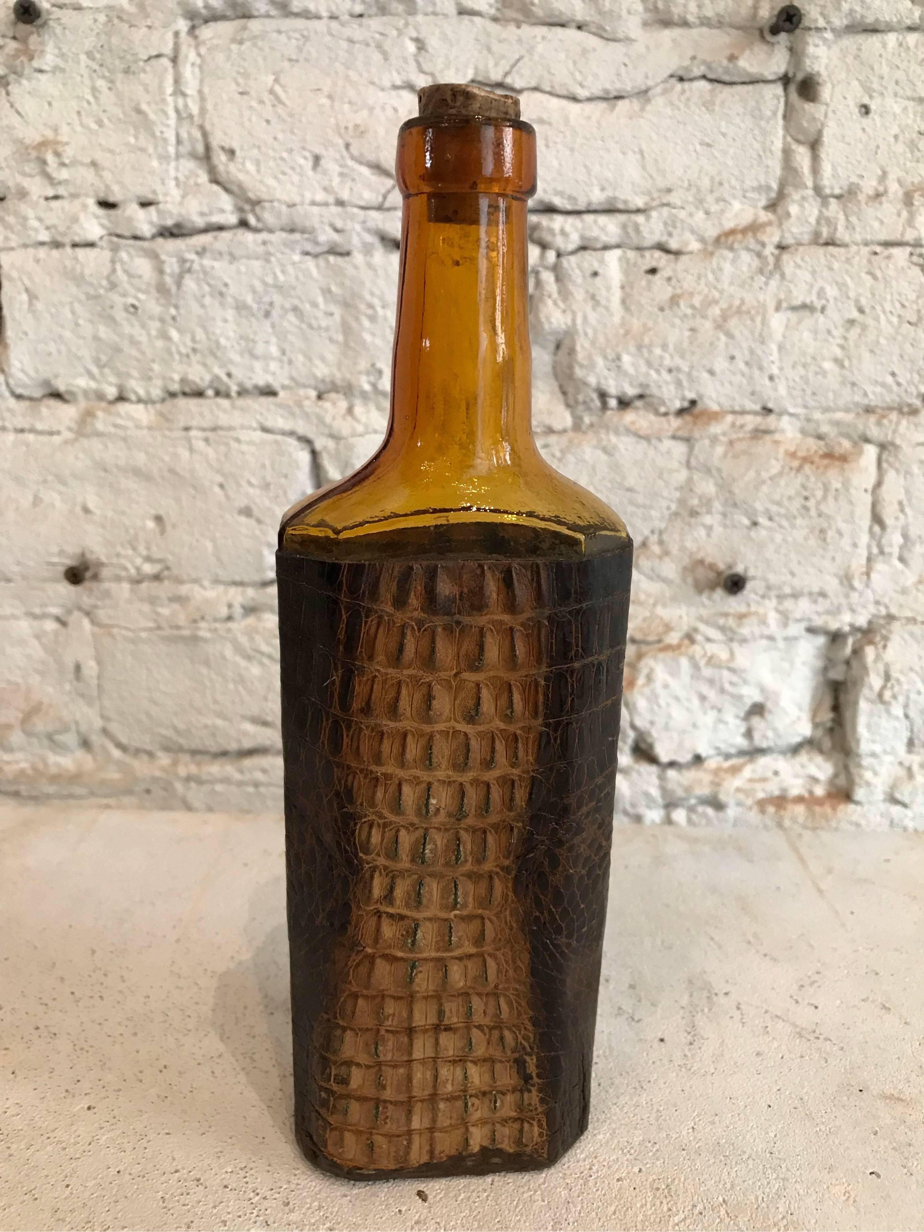 Early 20th Century Crocodile Amber Glass Bottle from Germany In Excellent Condition For Sale In Chicago, IL