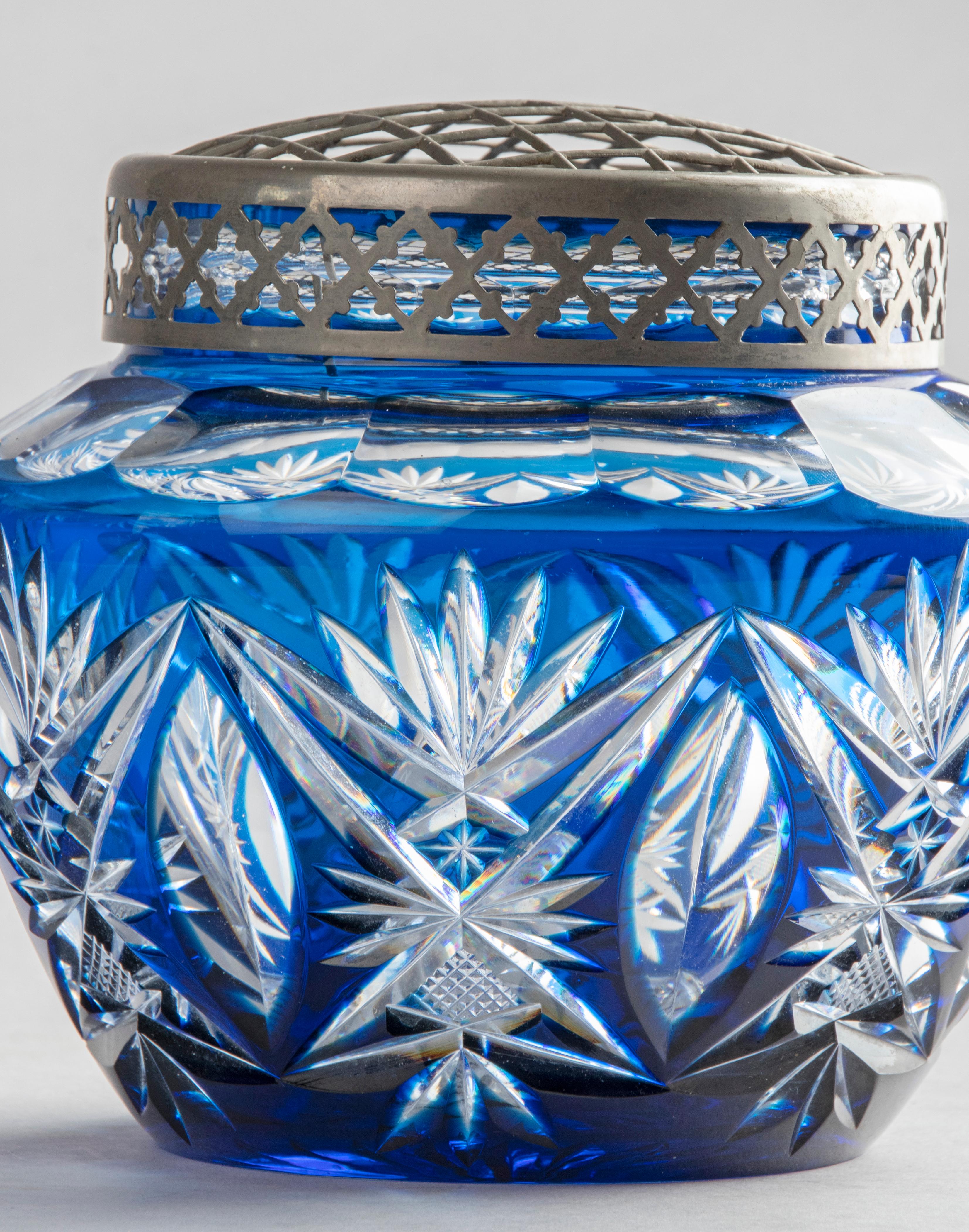 Vase à fleurs en cristal du début du XXe siècle fabriqué par Val Saint Lambert en vente 1