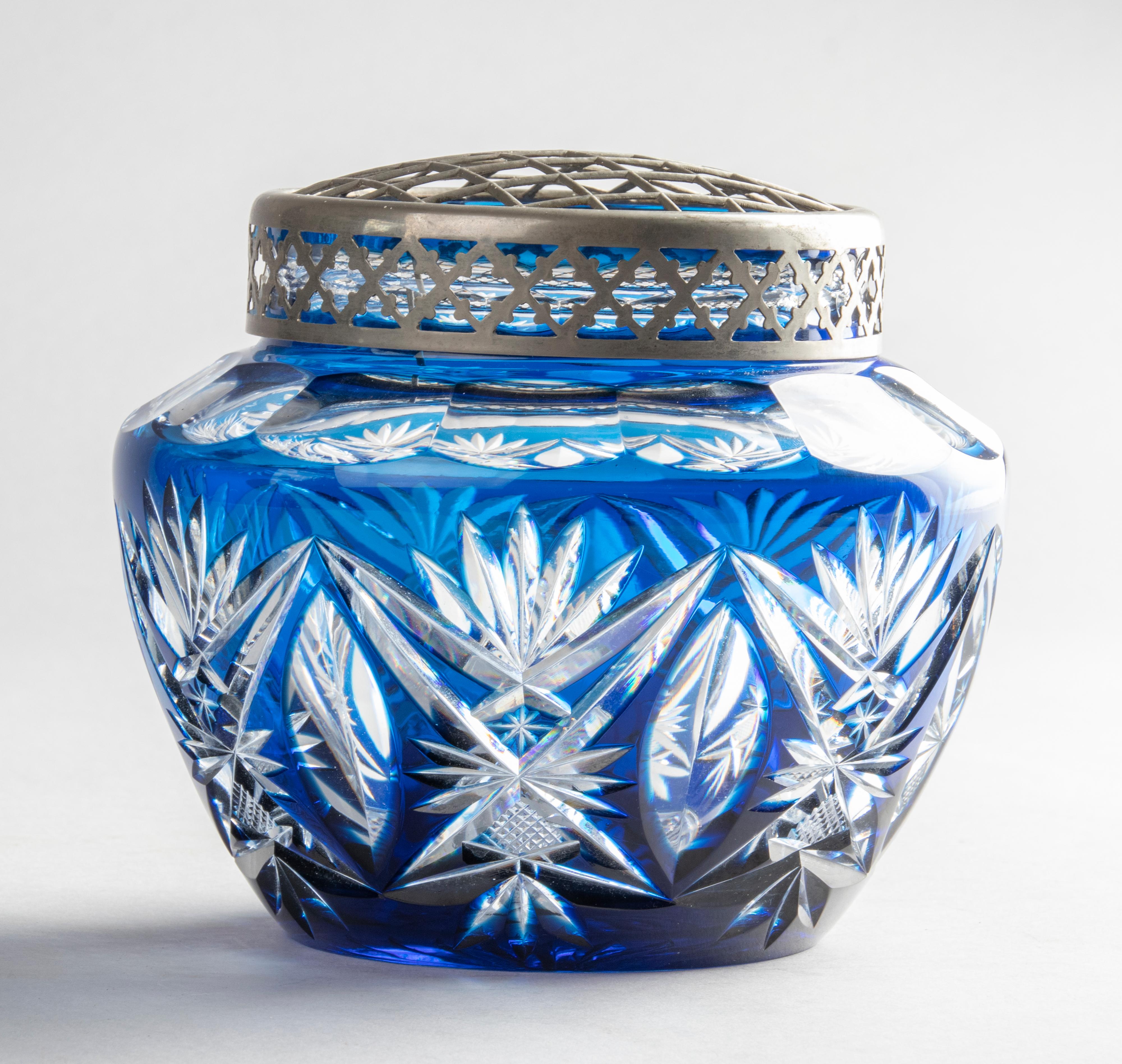 Vase à fleurs en cristal du début du XXe siècle fabriqué par Val Saint Lambert en vente 5