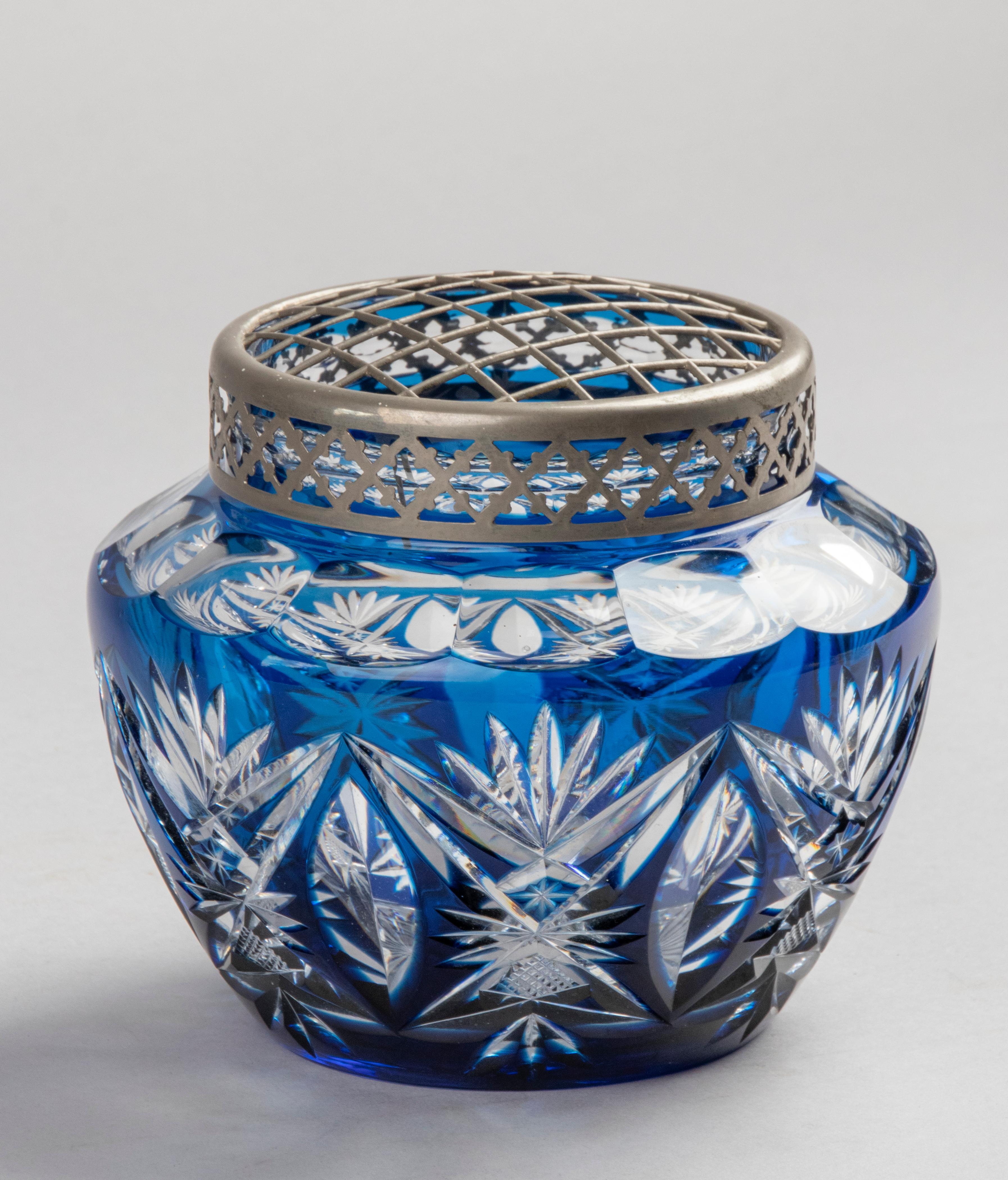 Vase à fleurs en cristal du début du XXe siècle fabriqué par Val Saint Lambert en vente 7