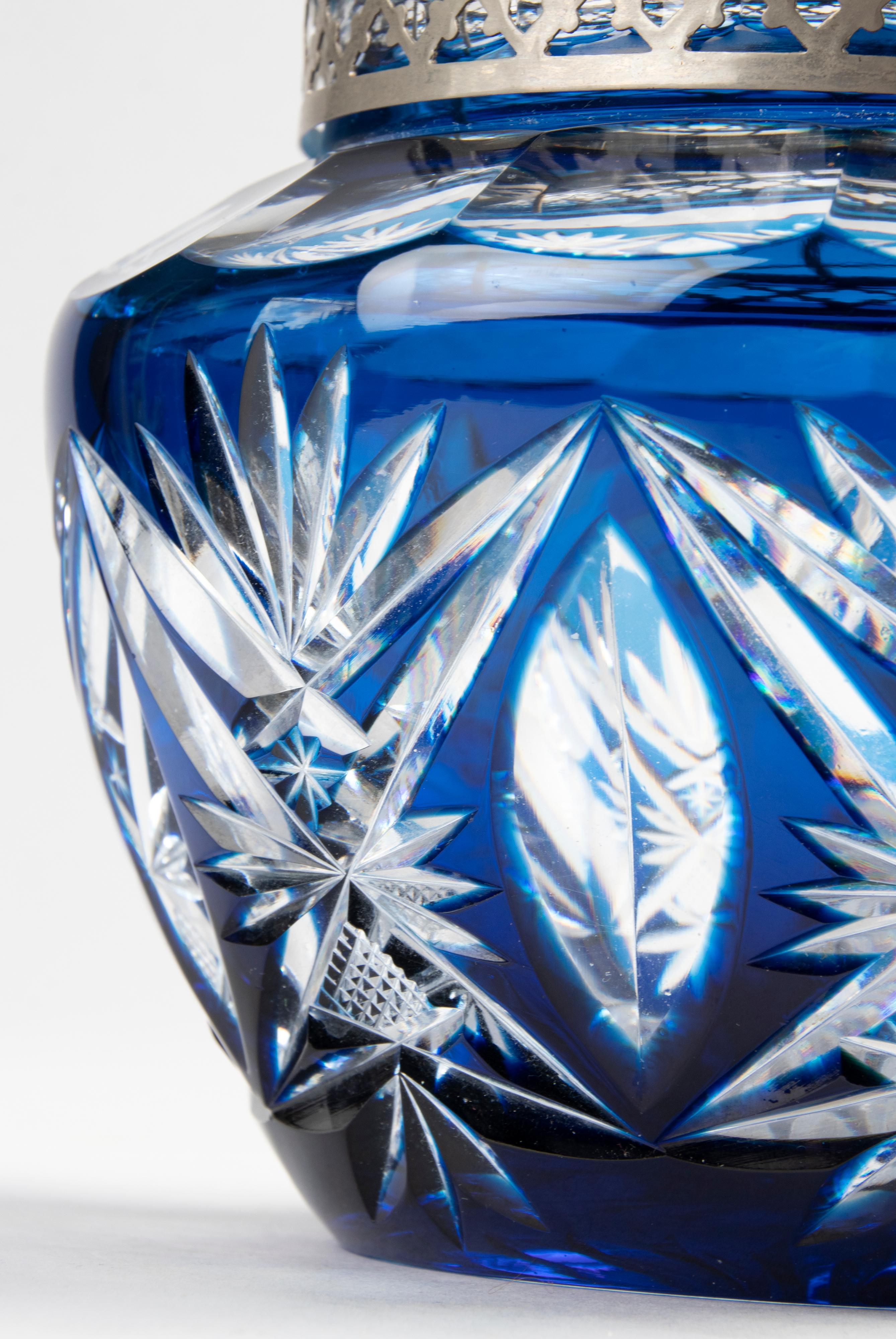 Fait main Vase à fleurs en cristal du début du XXe siècle fabriqué par Val Saint Lambert en vente
