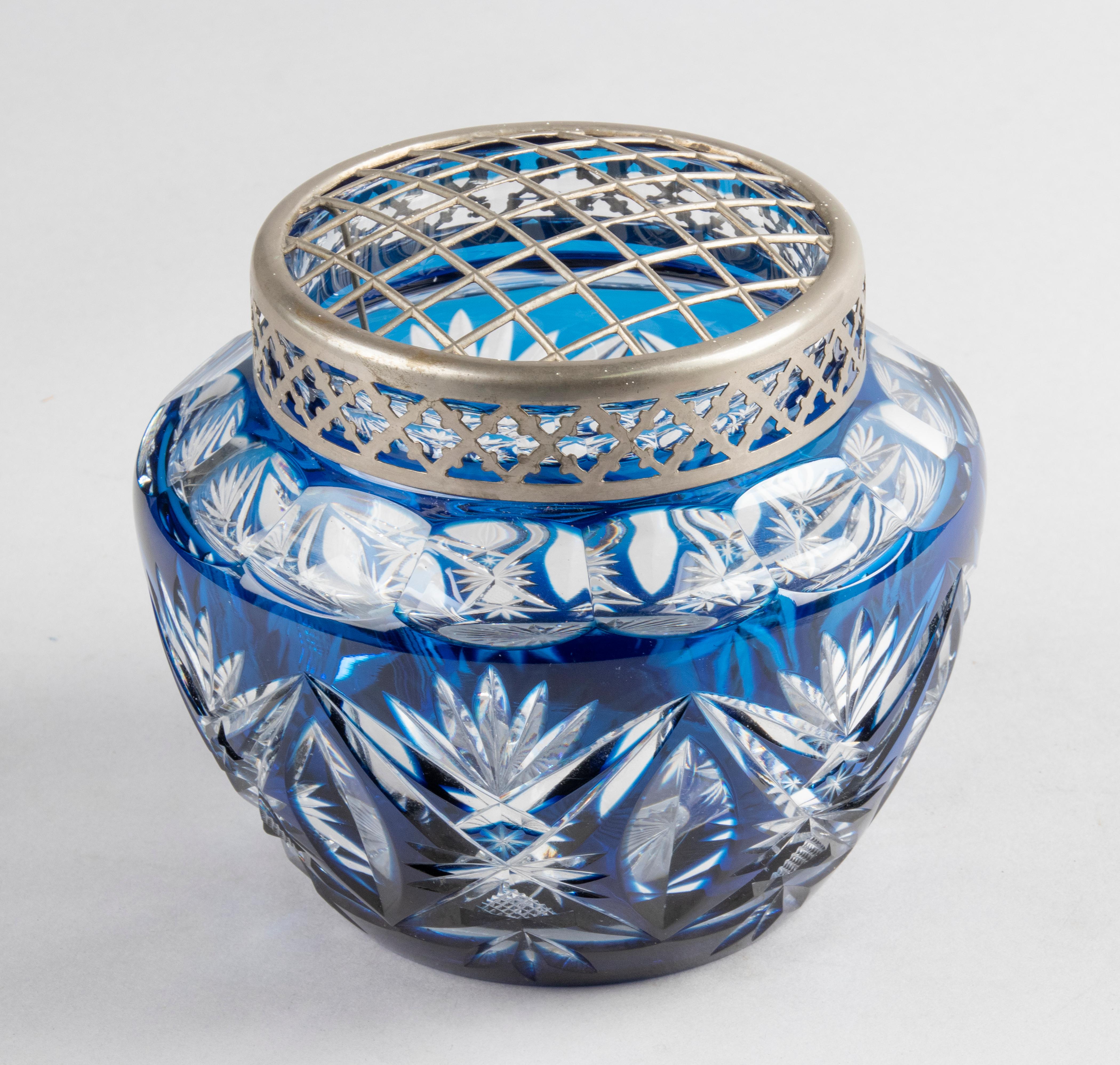 Vase à fleurs en cristal du début du XXe siècle fabriqué par Val Saint Lambert Bon état - En vente à Casteren, Noord-Brabant