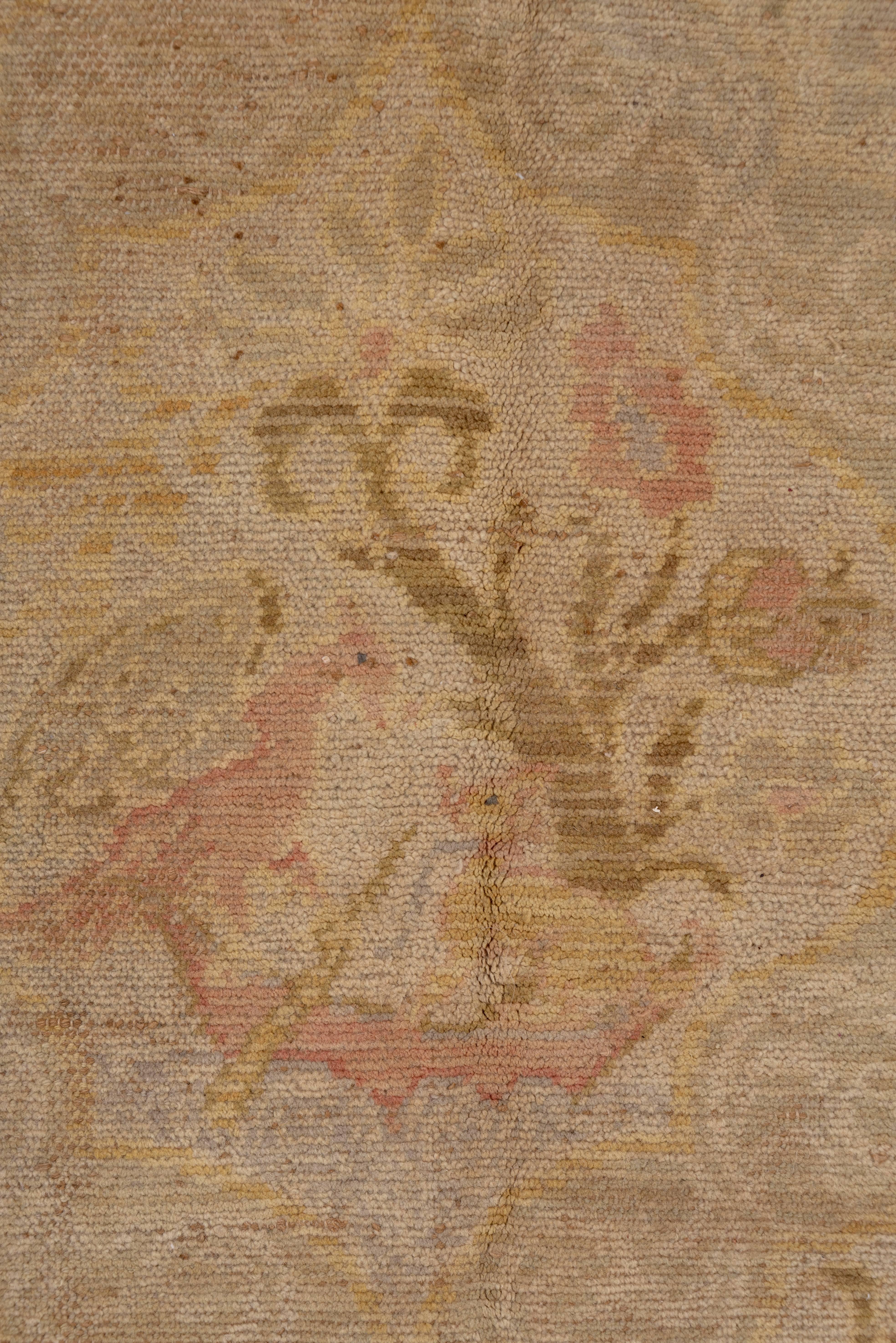 Early 20th Century Cuenca Rug In Excellent Condition For Sale In New York, NY