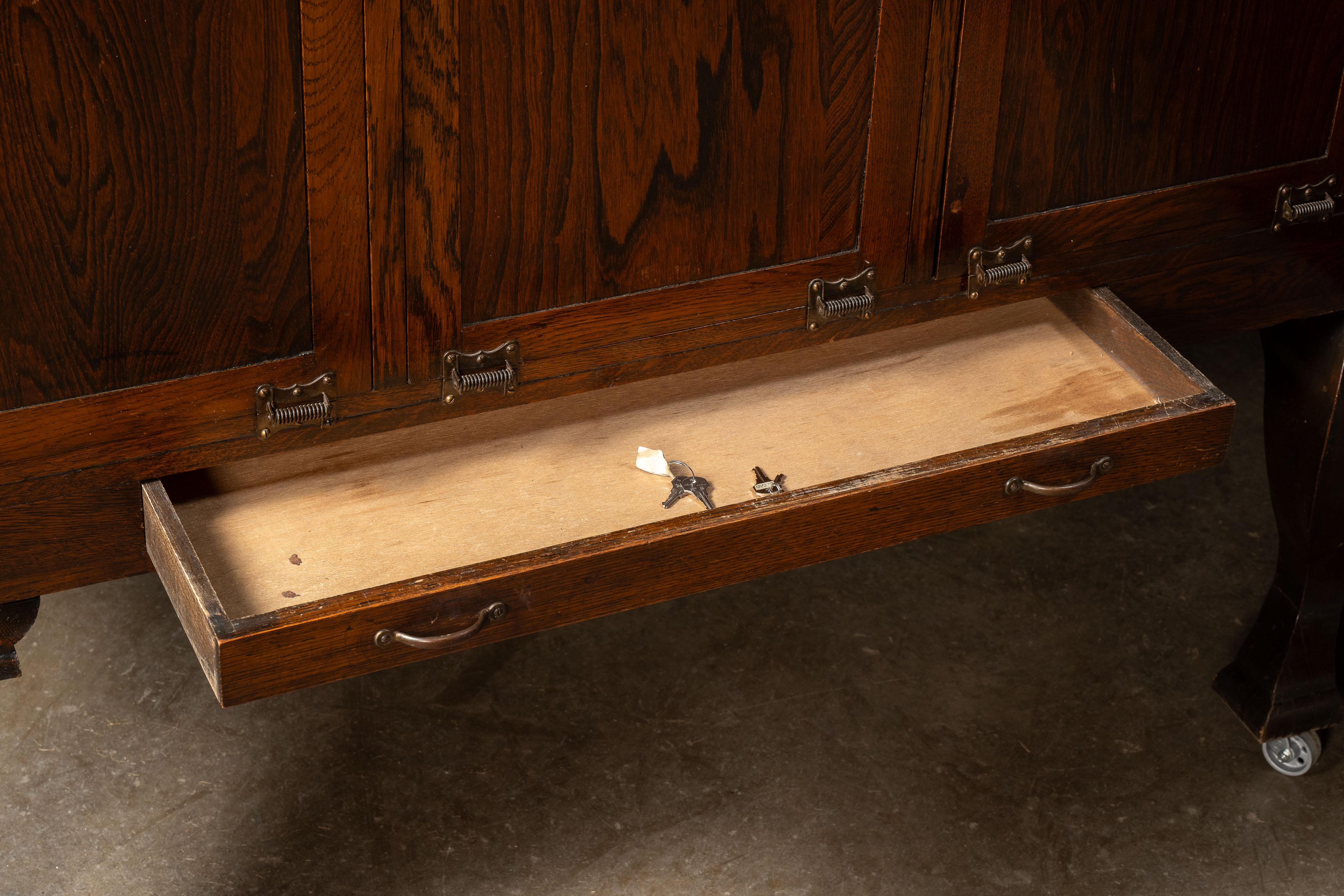 Early 20th Century Curved Glass Lighted Corner Display Case For Sale 9