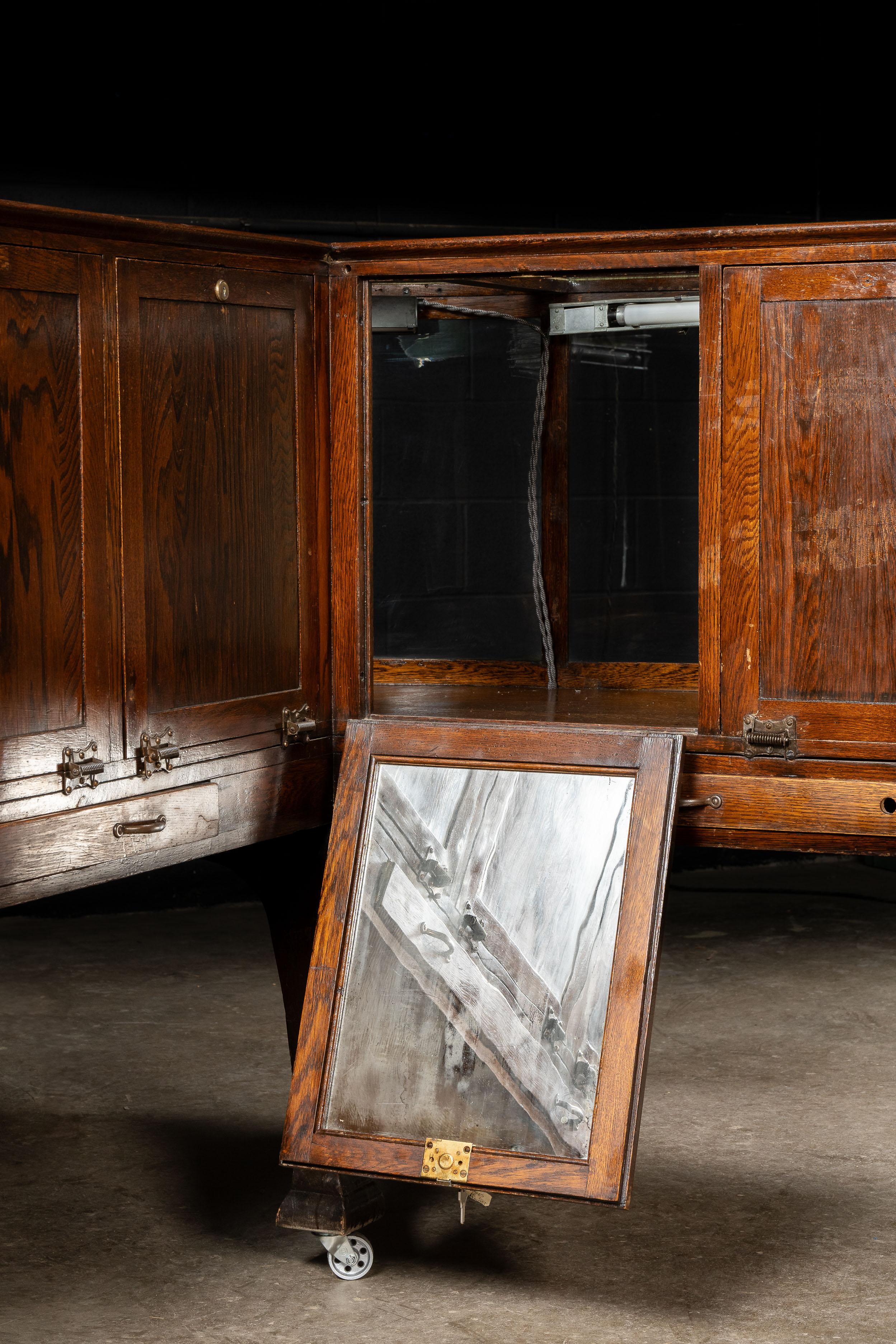 Early 20th Century Curved Glass Lighted Corner Display Case For Sale 12