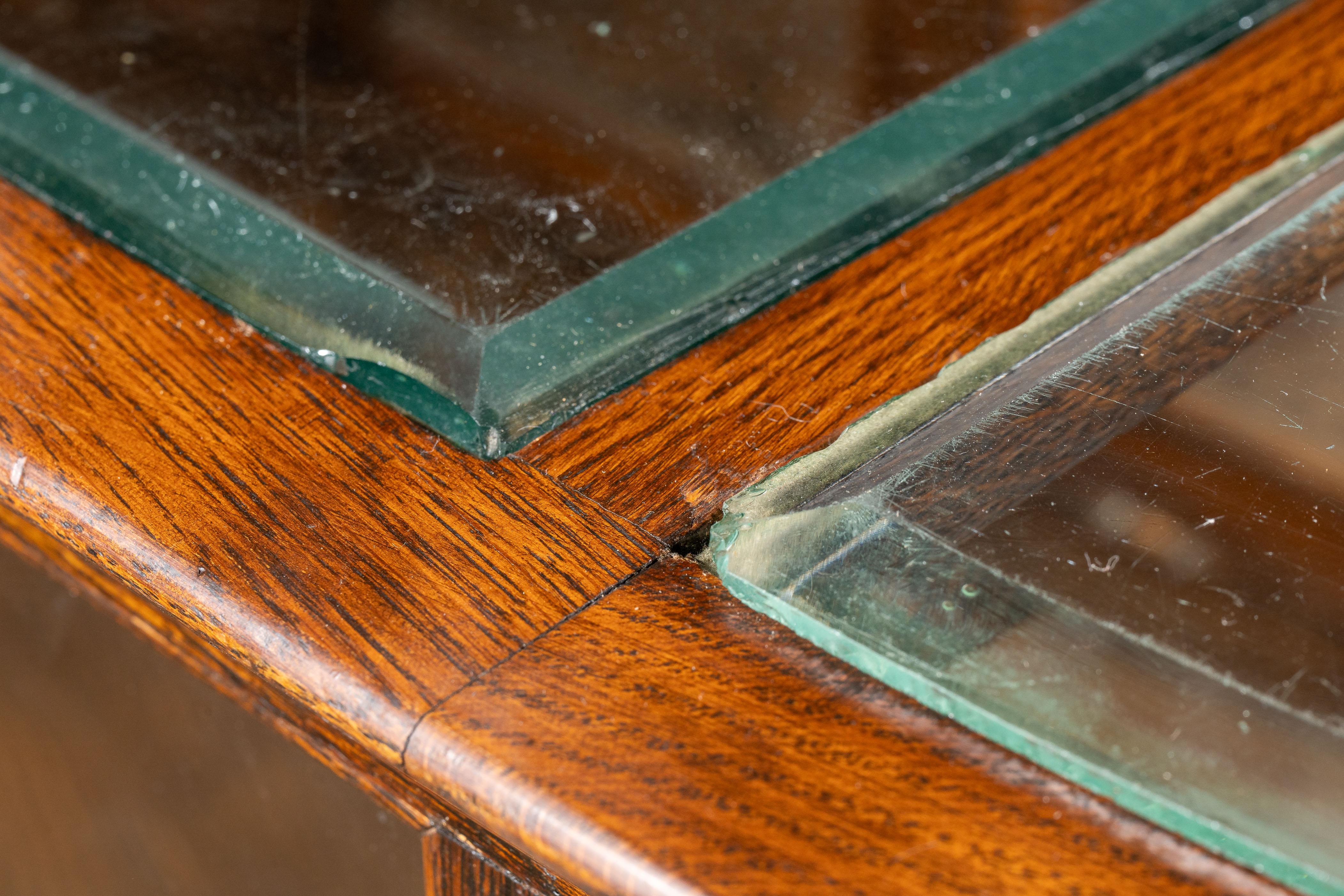 Early 20th Century Curved Glass Lighted Corner Display Case For Sale 17