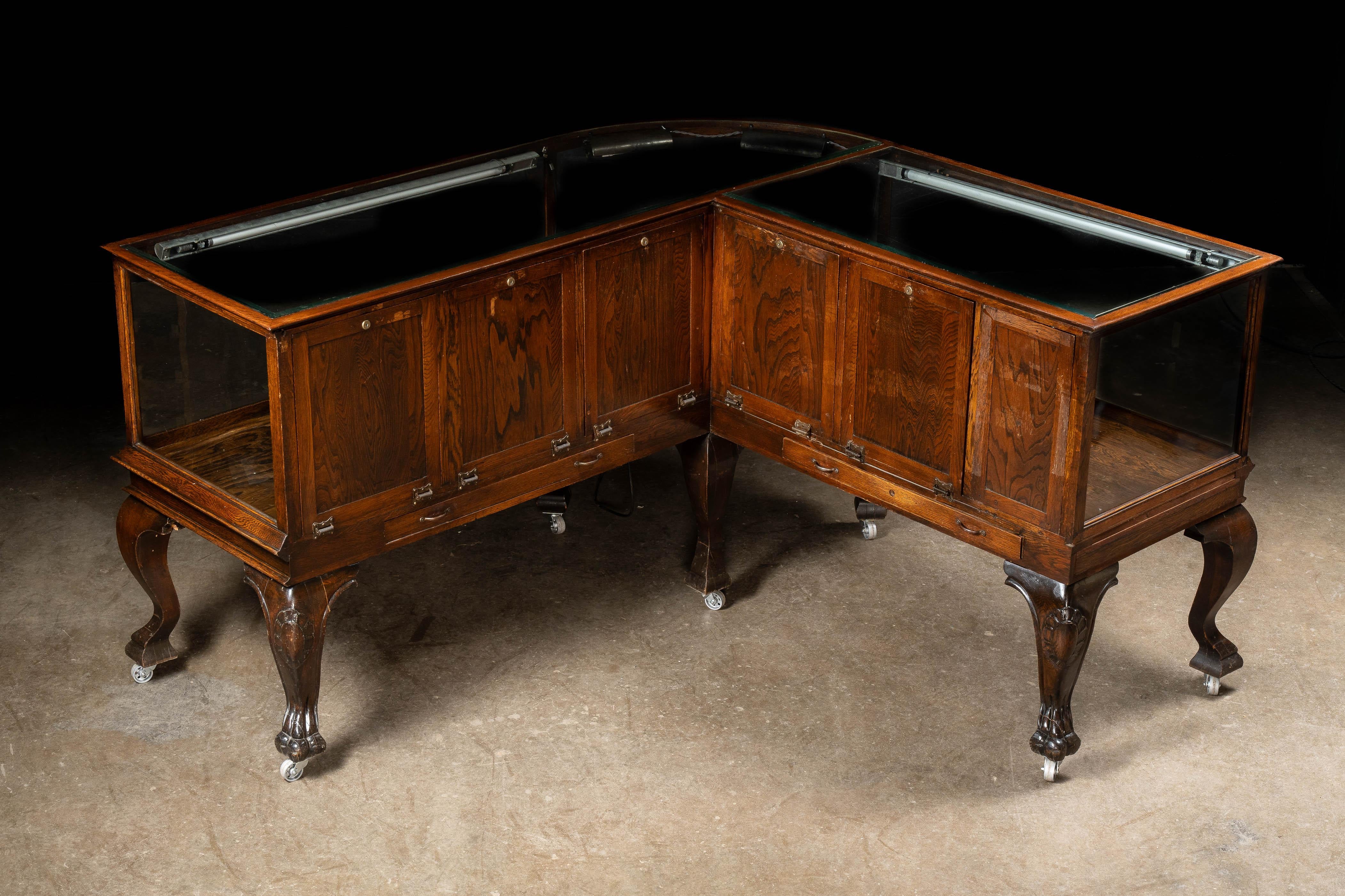 Early 20th Century Curved Glass Lighted Corner Display Case For Sale 2