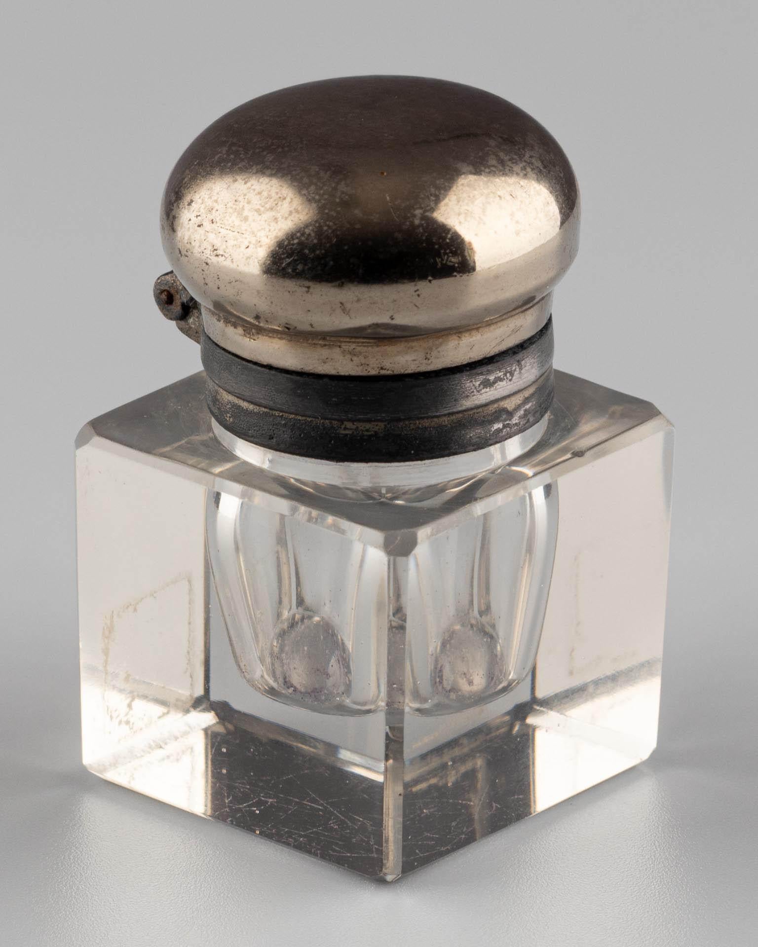Tintero de cristal tallado de principios del siglo XX con tapón de rosca plateado Chapado en venta