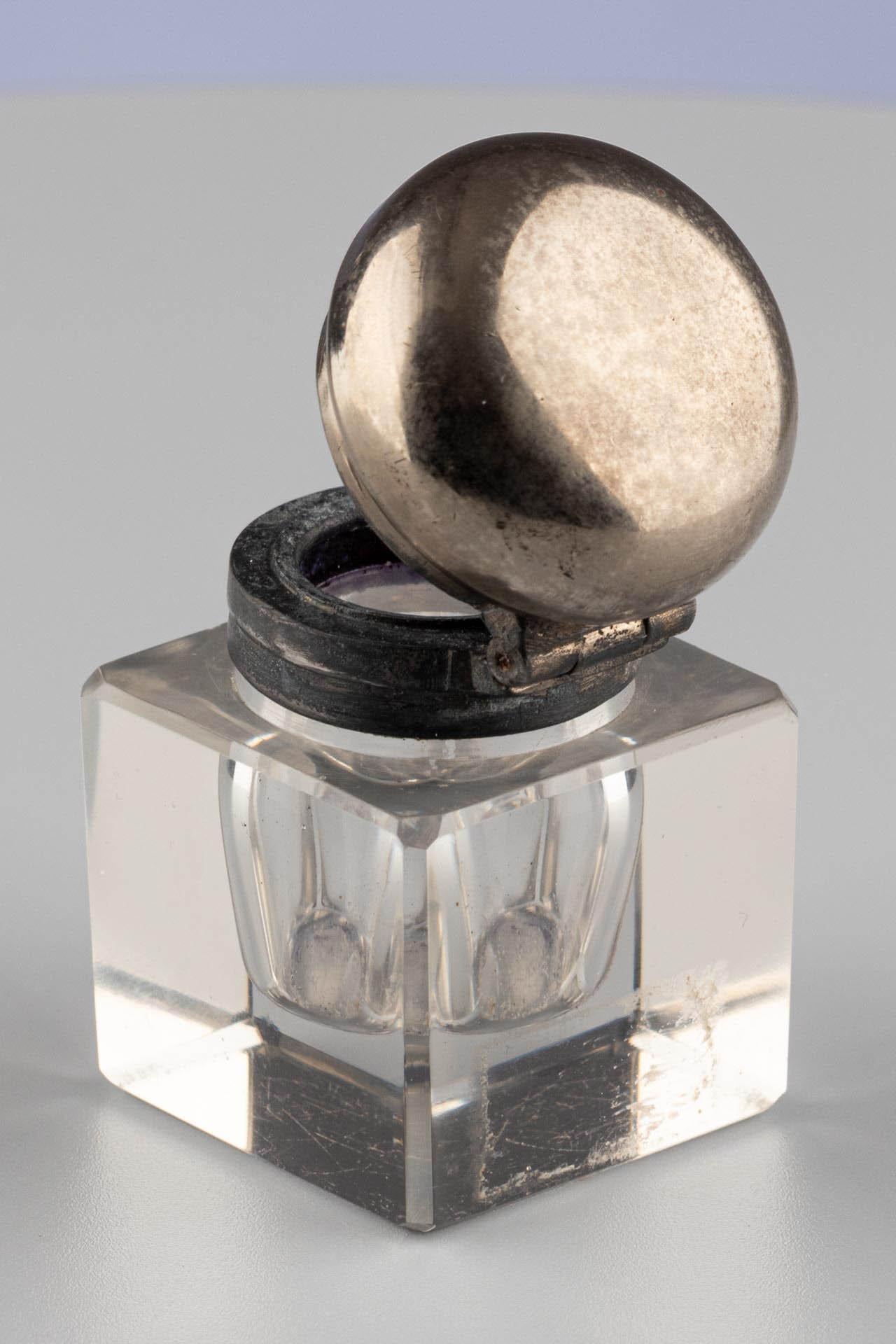 Tintero de cristal tallado de principios del siglo XX con tapón de rosca plateado Metal en venta