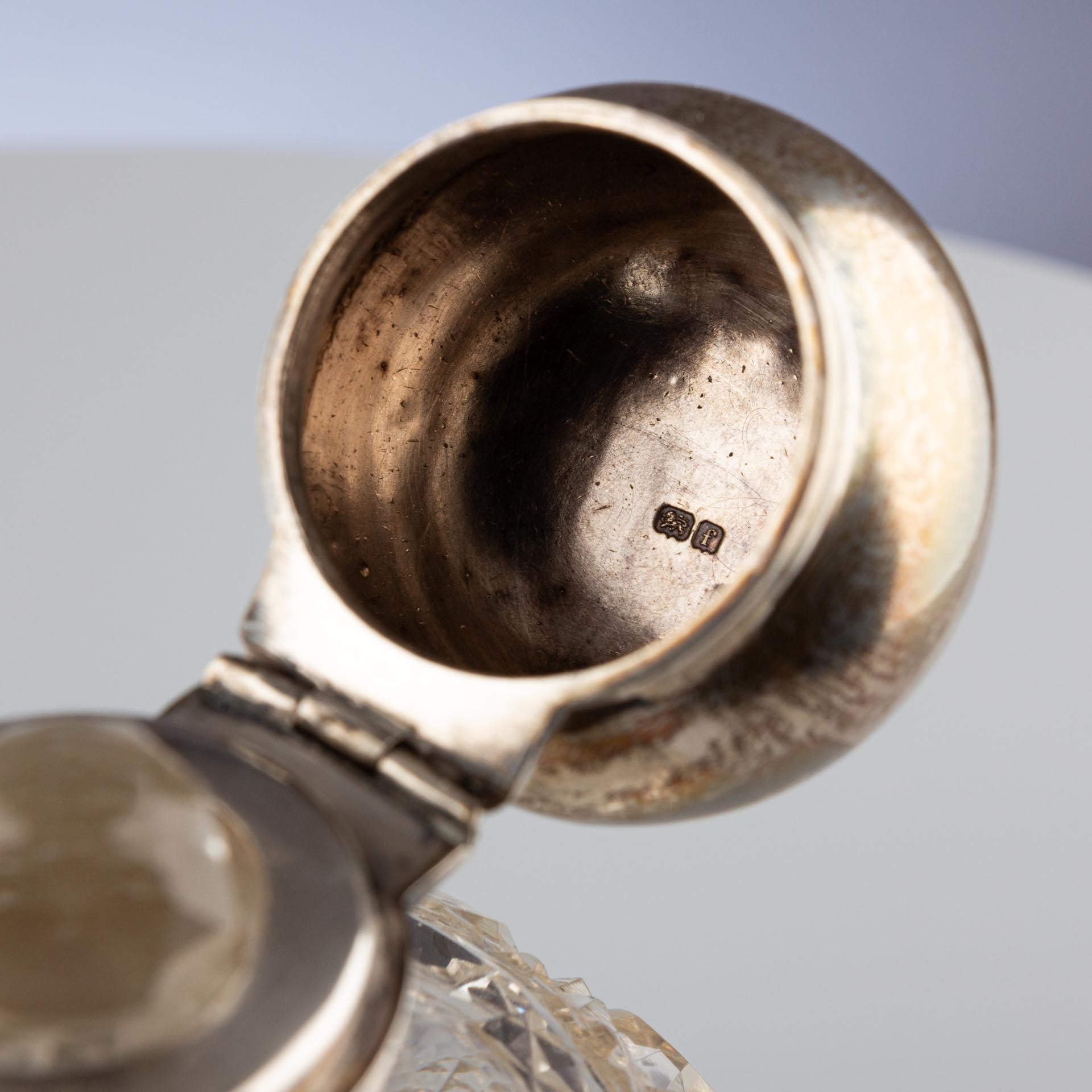 Encrier en verre taillé du début du XXe siècle avec montures en argent, Birmingham, 1905 en vente 3
