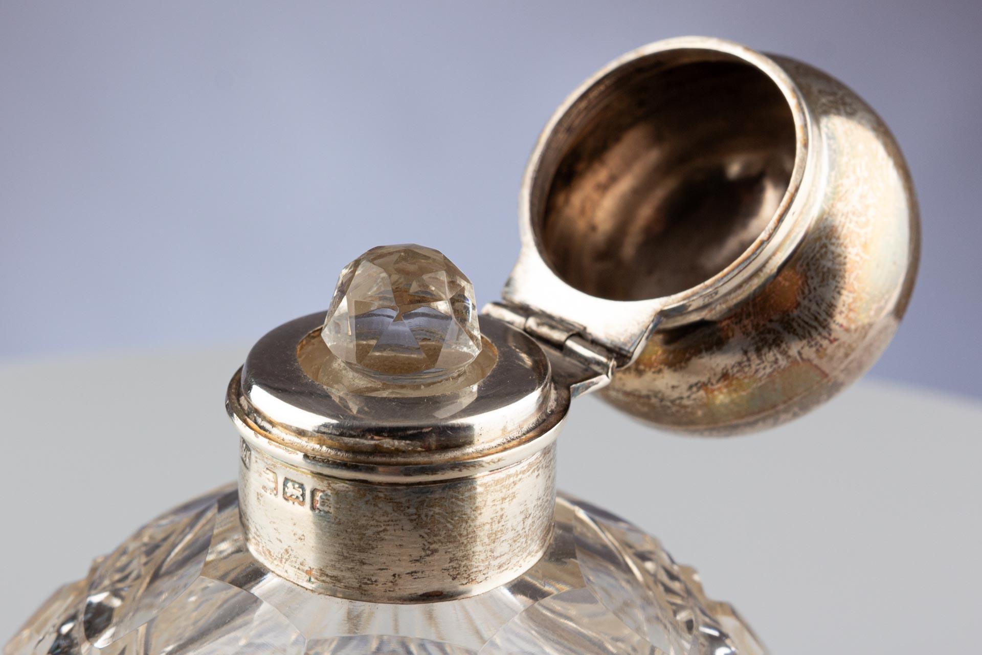 Encrier en verre taillé du début du XXe siècle avec montures en argent, Birmingham, 1905 en vente 7
