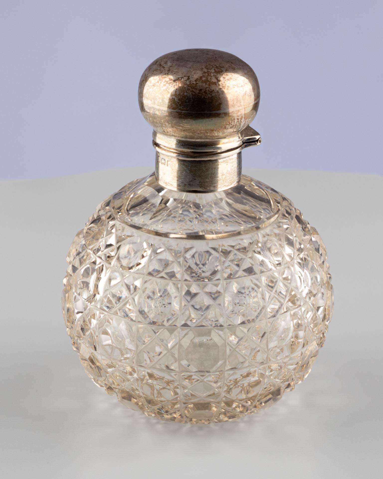 Anglais Encrier en verre taillé du début du XXe siècle avec montures en argent, Birmingham, 1905 en vente